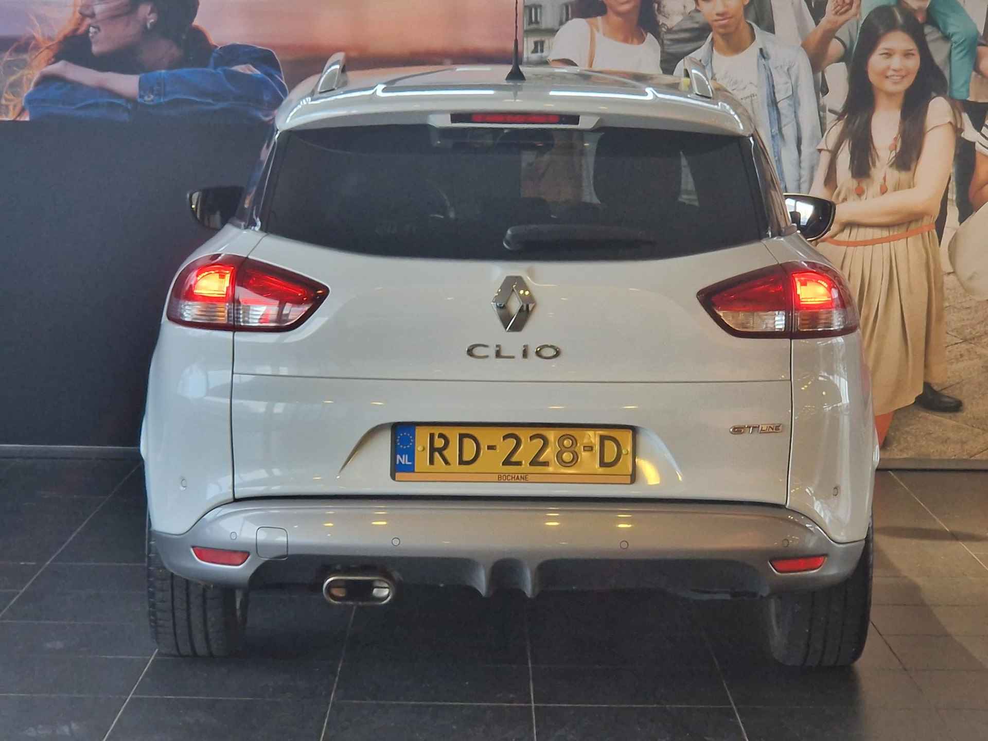 Renault Clio Estate 1.2 TCe Bose NAVIGATIE | LEDEREN BEKLEDING MET STOELVERWARMING | ACHTERUITRIJCAMERA | PARKEERSENSOREN VOOR-EN ACHTER - 6/31