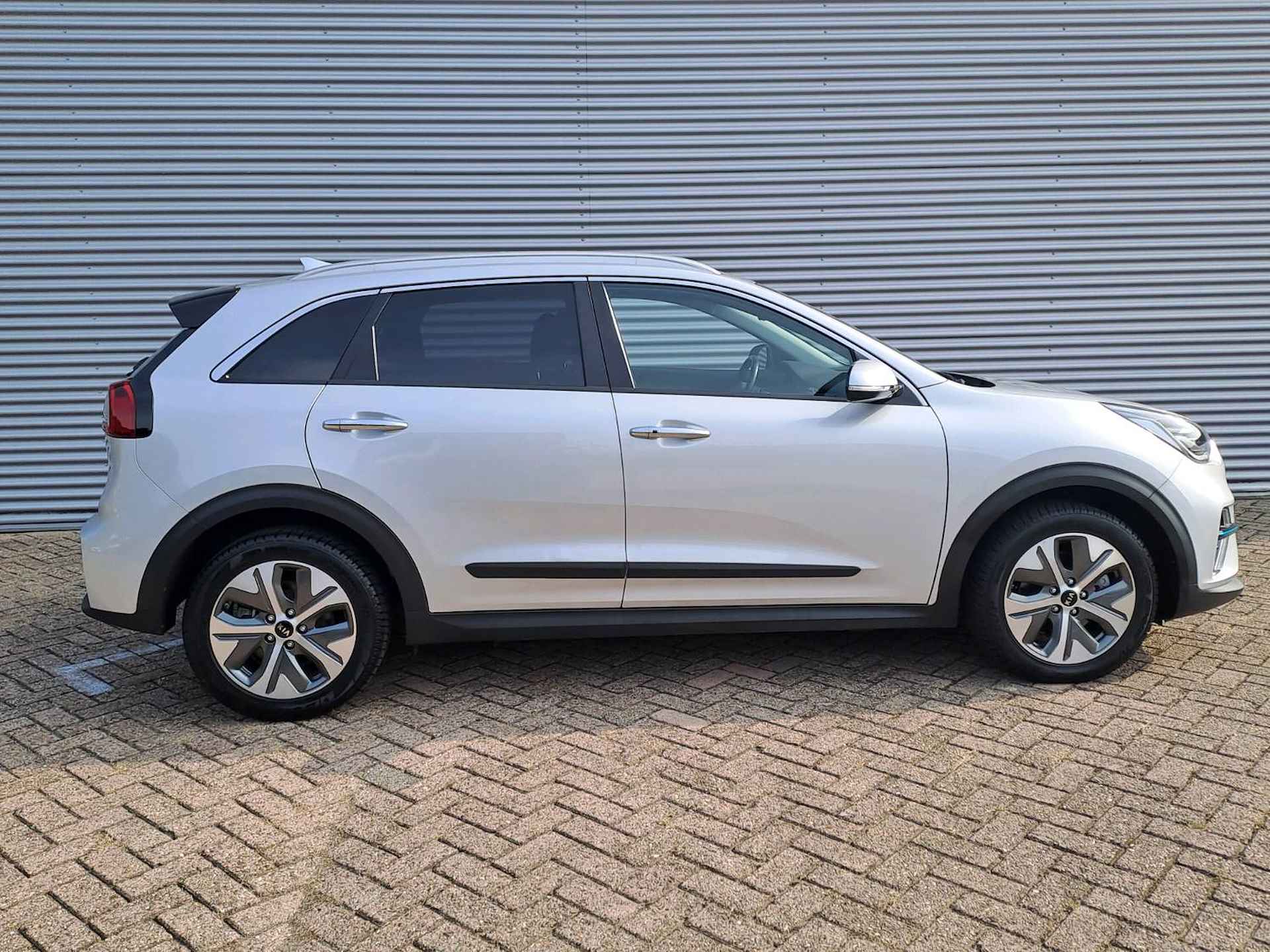 Kia e-Niro ExecutiveLine 64 kWh Stoelverkoeling/verwarming | Camera | Adaptive Cruise | Navigatie | Lederen bekleding - 3/40