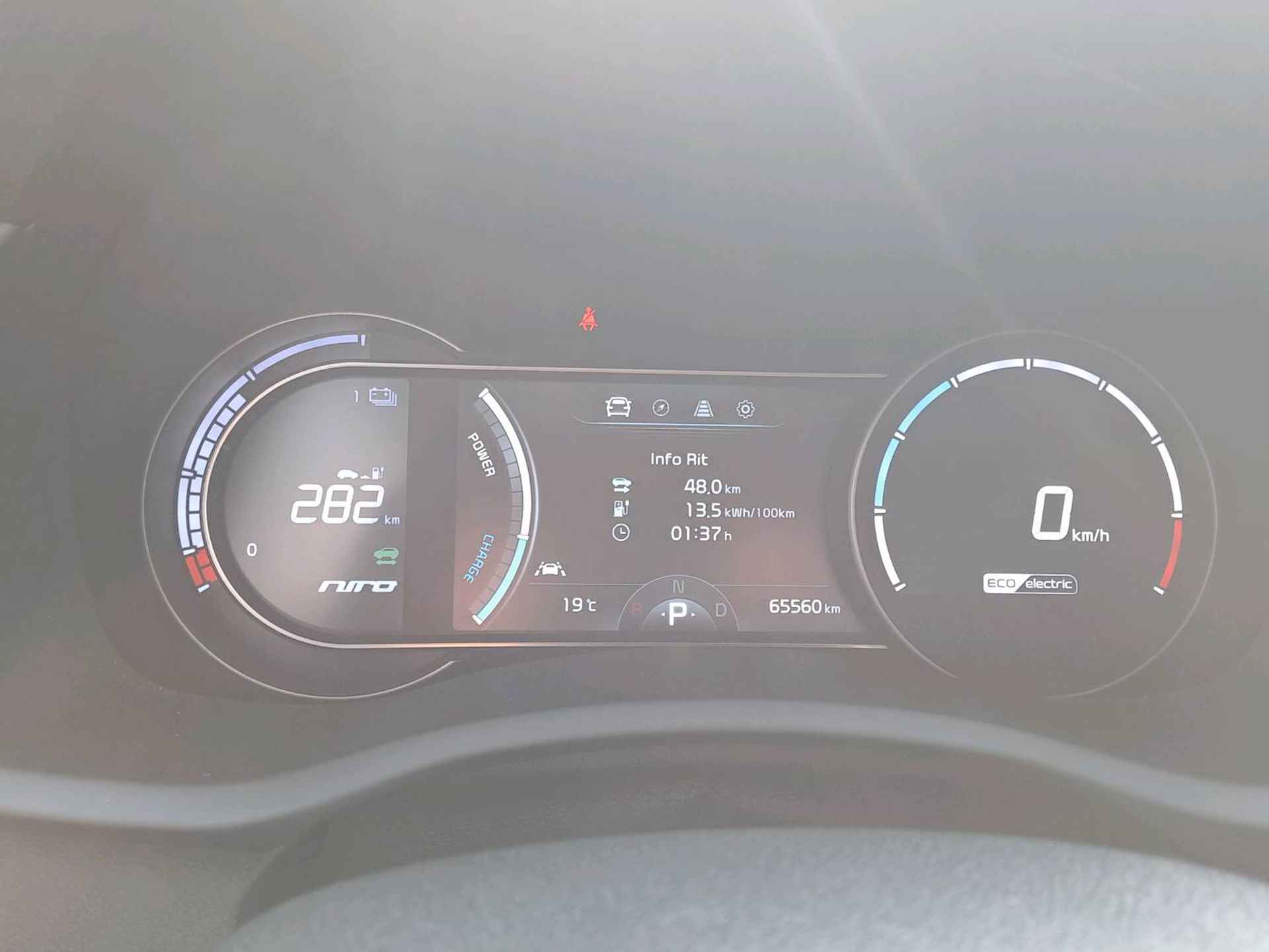 Kia e-Niro ExecutiveLine 64 kWh Stoelverkoeling/verwarming | Camera | Adaptive Cruise | Navigatie | Lederen bekleding - 32/40