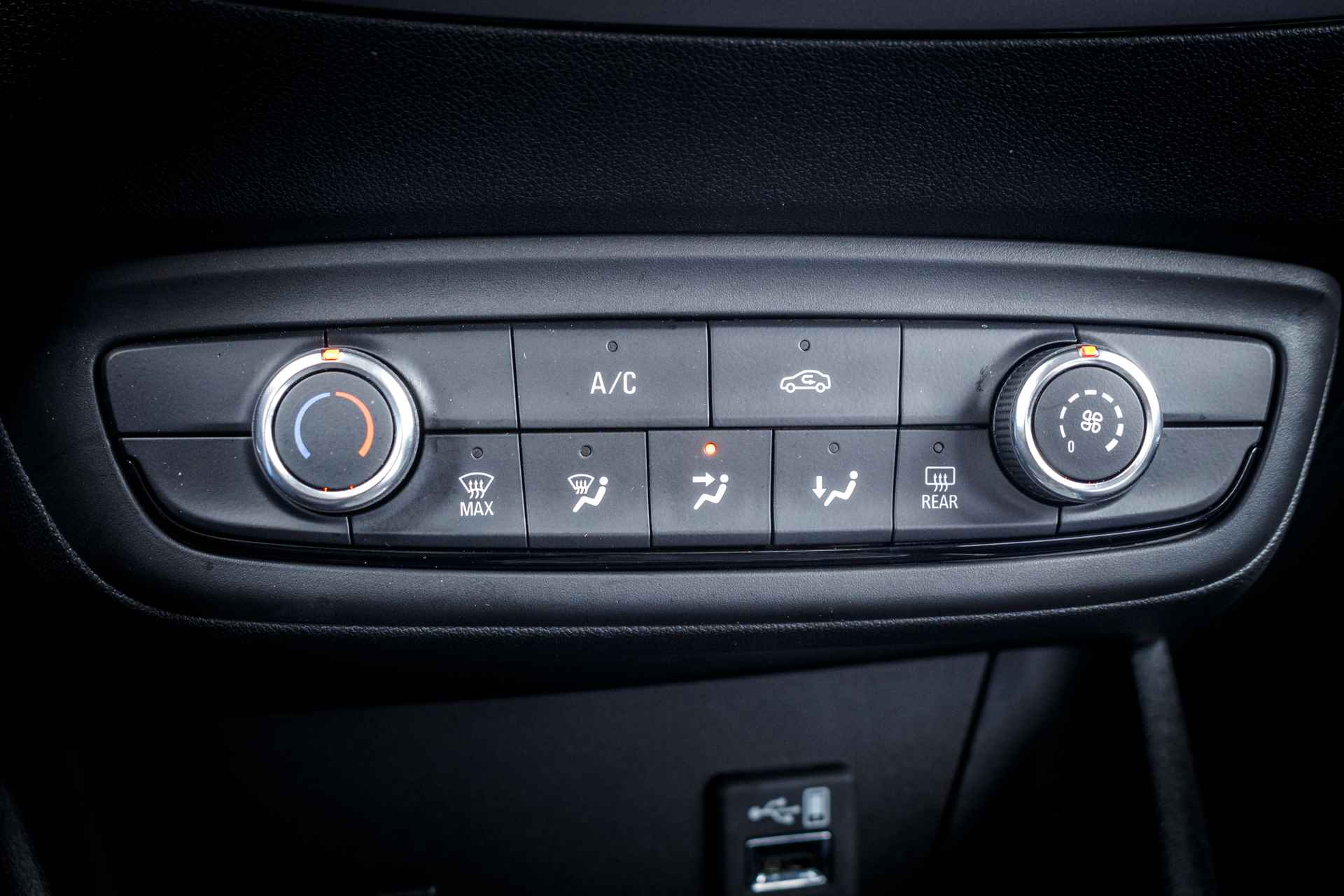 Opel Crossland X 1.2 110 Pk Turbo Innovation RIJKLAAR. | Navigatie  | Climate | PDC V/A  | 16 INCH LMV | - 22/32