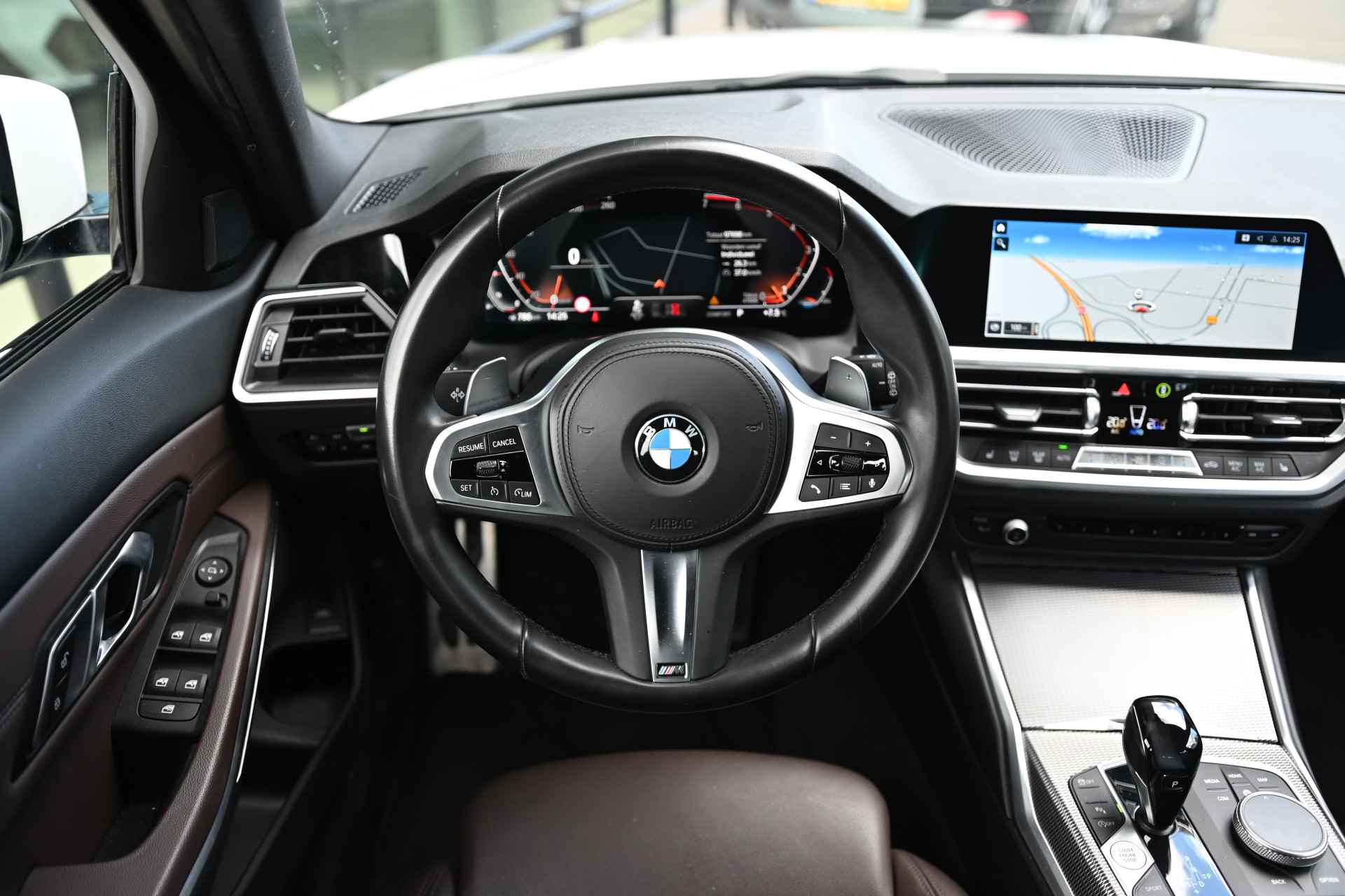 BMW 3 Serie Touring 320i High Executive M Sport Automaat / Trekhaak / Sportstoelen / Stoelverwarming / LED / Cruise Control /  Live Cockpit Professional / Parking Assistant - 9/32