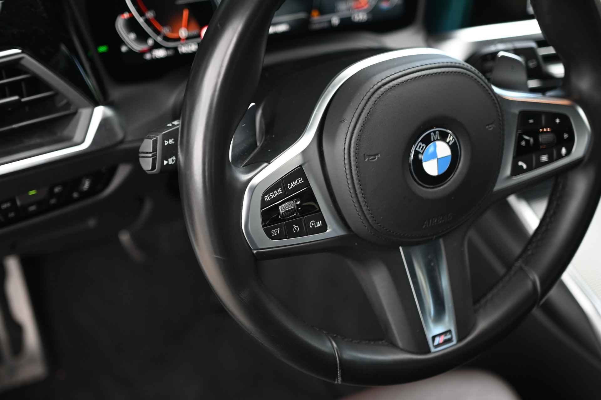 BMW 3 Serie Touring 320i High Executive M Sport Automaat / Trekhaak / Sportstoelen / Stoelverwarming / LED / Cruise Control /  Live Cockpit Professional / Parking Assistant - 27/32