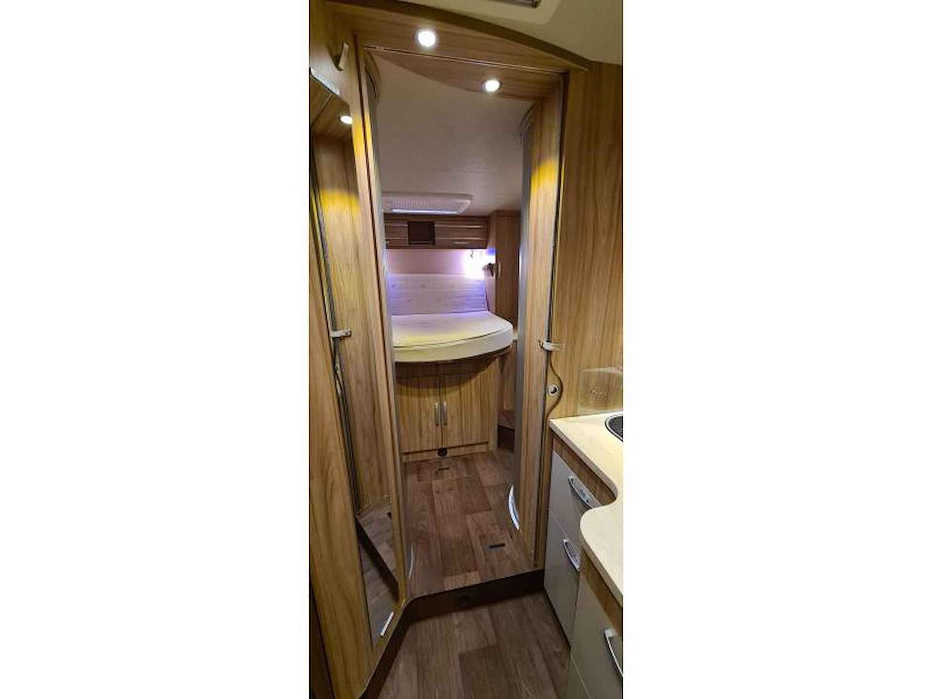 Hymer Tramp 598 GL Queensbed / Hefbed - 14/25