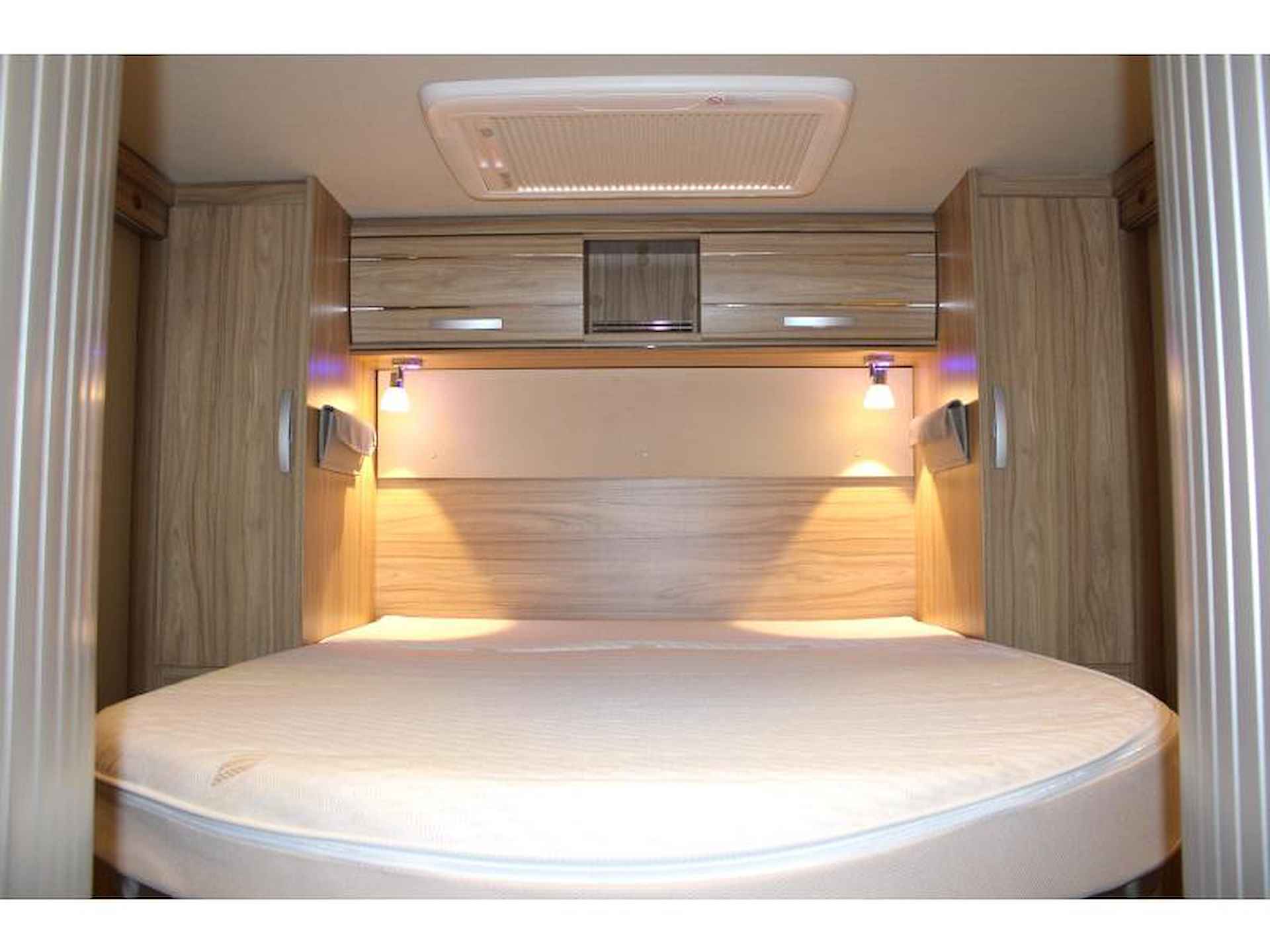 Hymer Tramp 598 GL Queensbed / Hefbed - 8/25