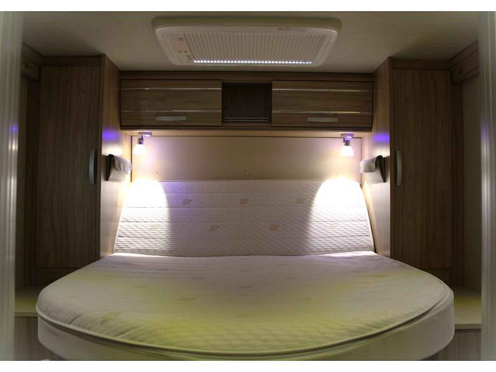 Hymer Tramp 598 GL Queensbed / Hefbed - 9/25