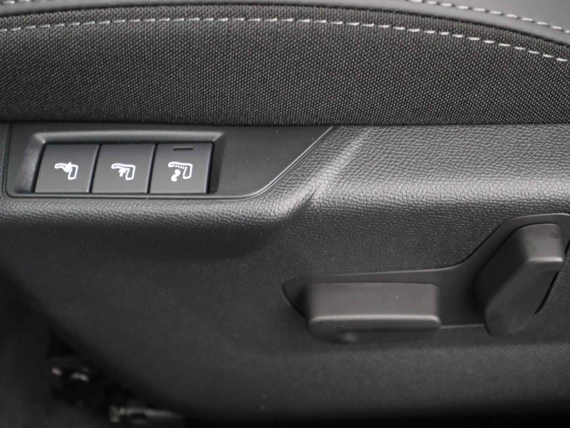 Peugeot e-2008 GT First Edition 54 kWh | Adapt. Cruise Control | Panormadak | 360 Camera | Navigatie | - 17/39