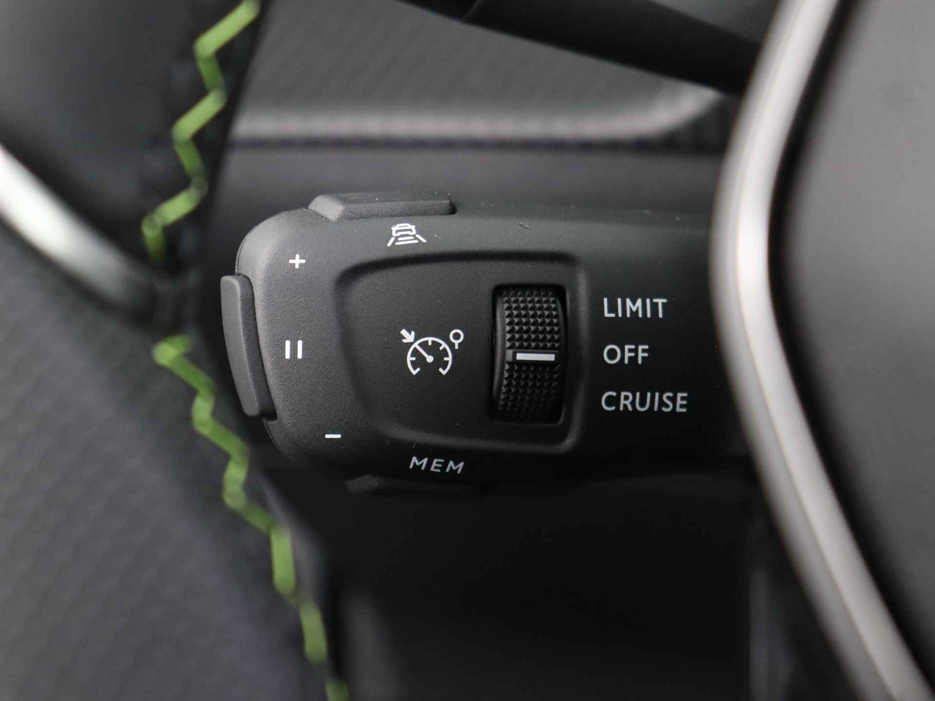Peugeot e-2008 GT First Edition 54 kWh | Adapt. Cruise Control | Panormadak | 360 Camera | Navigatie | - 21/39