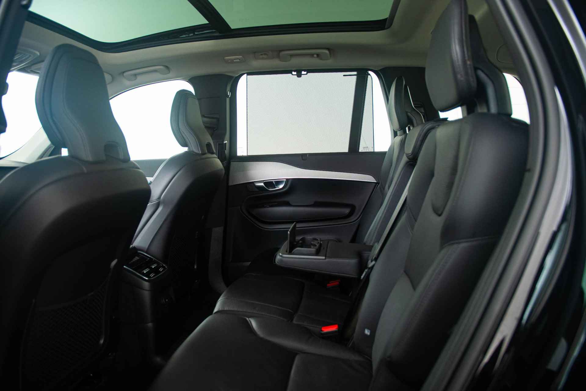 Volvo XC90 2.0 T8 Recharge AWD Ultimate Dark Luchtvering - Panoramadak - Adaptive Cruise Control - Head-up Display - Harman Kardon - Park Assistant - 13/44