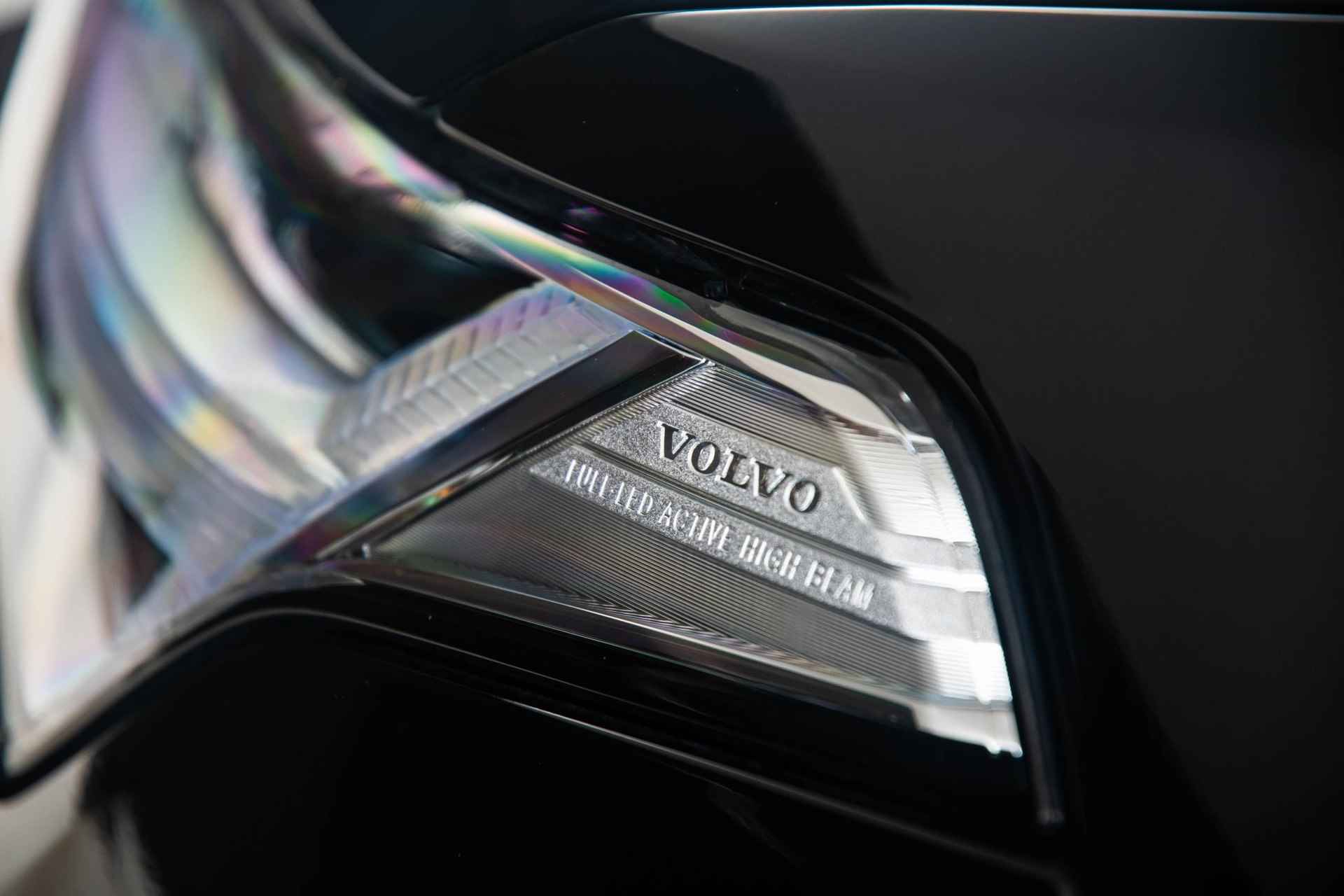 Volvo XC90 2.0 T8 Recharge AWD Ultimate Dark Luchtvering - Panoramadak - Adaptive Cruise Control - Head-up Display - Harman Kardon - Park Assistant - 22/44