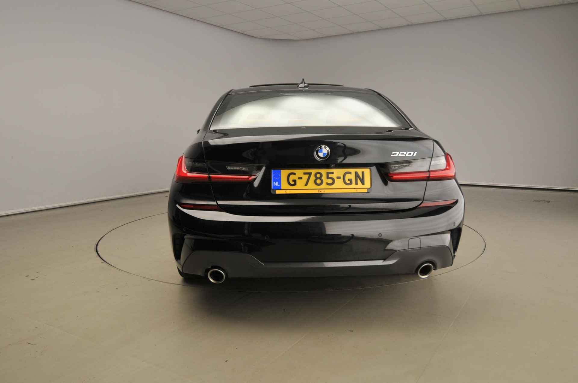 BMW 3 Serie Sedan 320i | M-sportpakket | LED | Leder | Navigatie | Schuifdak | Sportstoelen | Stoelverwarming | Chrome line | Alu 18 inch - 4/45