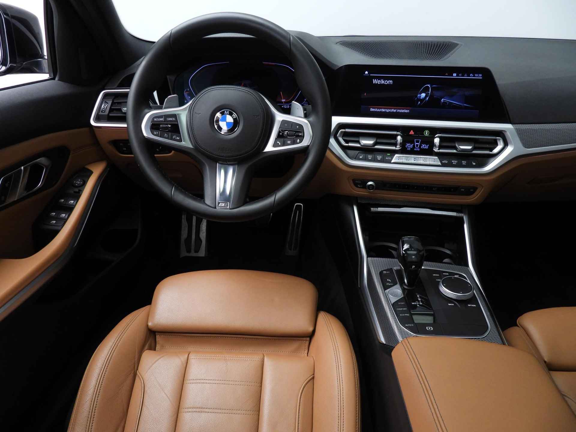 BMW 3 Serie Sedan 320i | M-sportpakket | LED | Leder | Navigatie | Schuifdak | Sportstoelen | Stoelverwarming | Chrome line | Alu 18 inch - 11/45