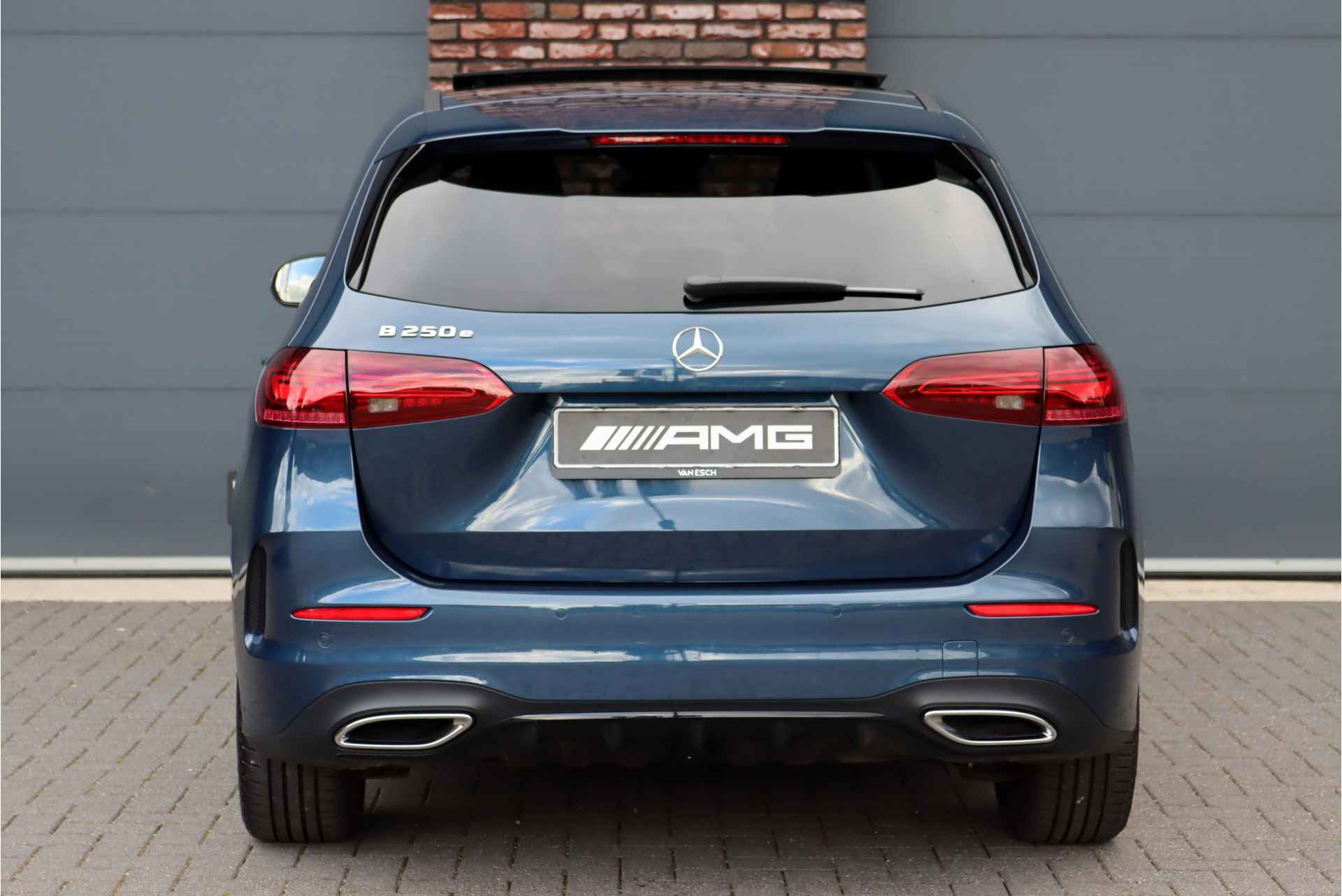 Mercedes-Benz B-Klasse 250 e Premium AMG Line Aut8, Panoramadak, Memorypakket, Burmester, Camera, Trekhaak, Stuurwielverwarming, Keyless Go, Dodehoekassistent, Etc. - 16/45