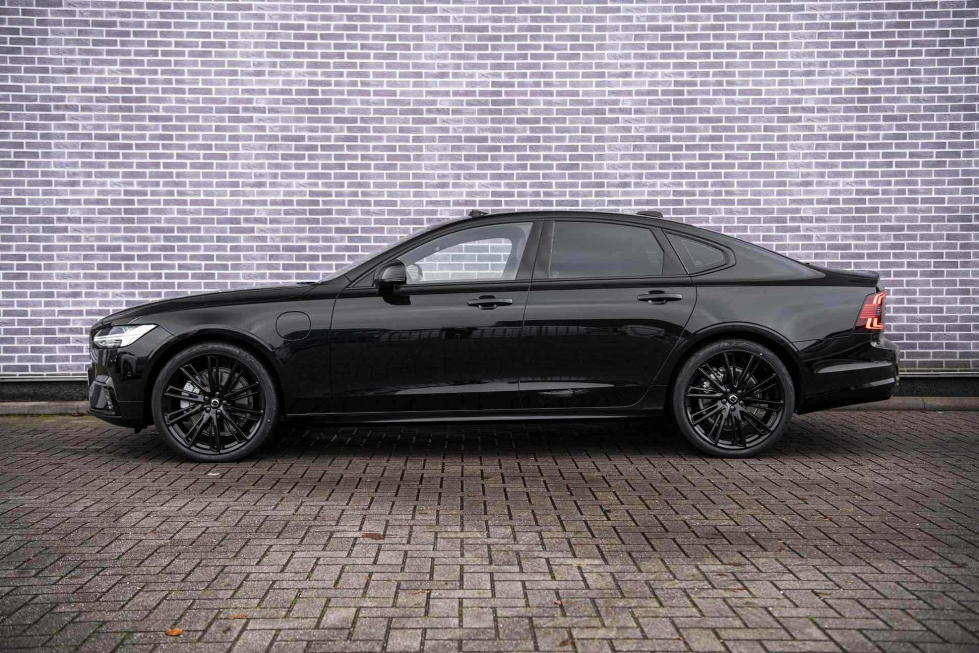 Volvo S90 T8 AWD Ultimate Dark Long Range - Direct uit voorraad leverbaar! - | Nappa leder bekleding | Rondomzicht camera | Head-up Display | Schuif/kanteldak - 4/44