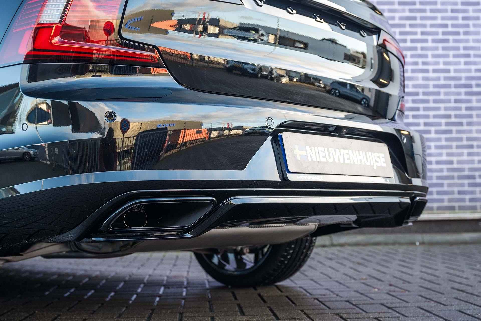 Volvo S90 T8 AWD Ultimate Dark Long Range - Direct uit voorraad leverbaar! - | Black Edition | Nappa leder bekleding | Rondomzicht camera | Head-up Display | Schuif/kanteldak - 17/41