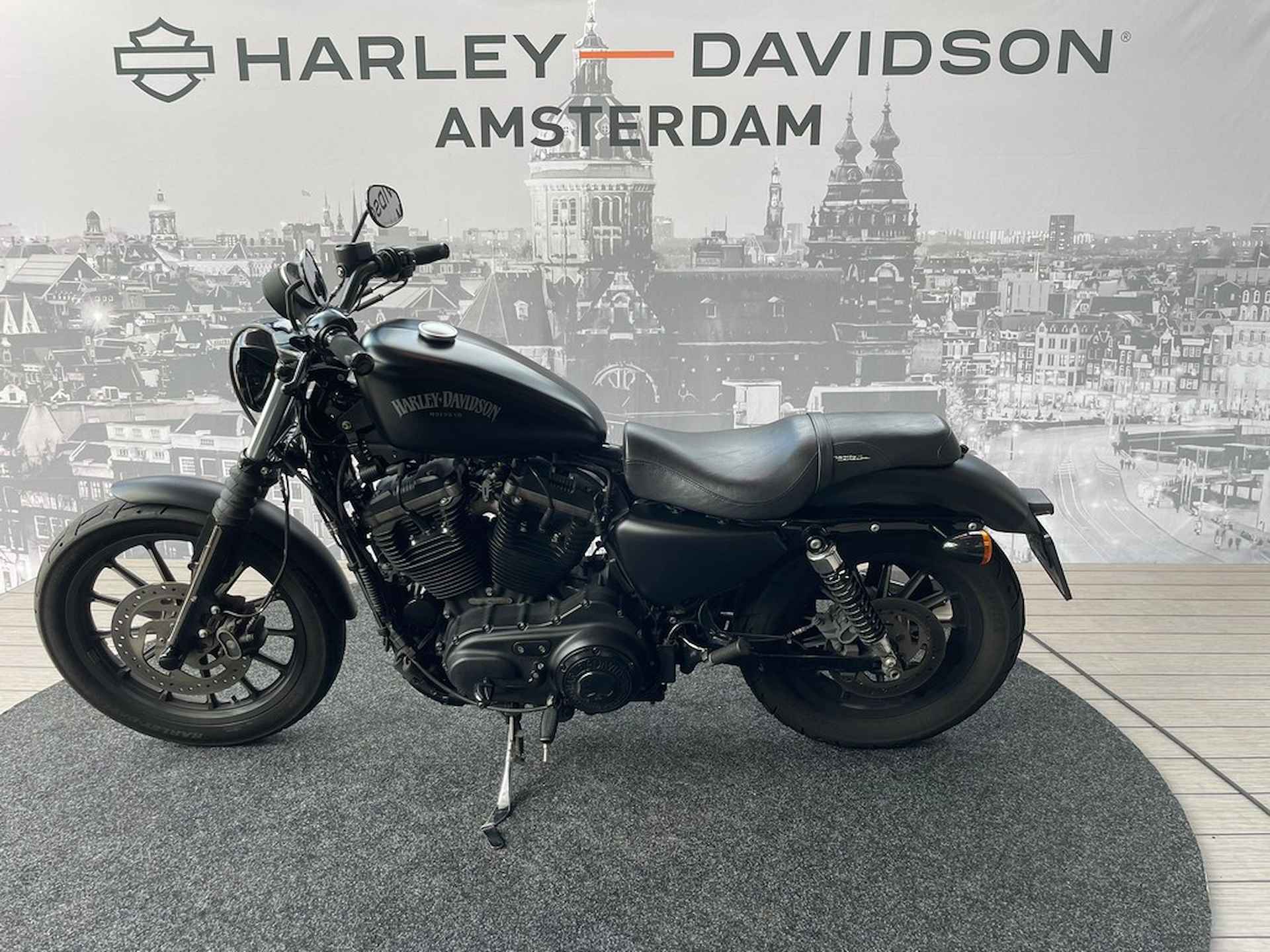 Harley-Davidson XL 883N IRON - 4/6