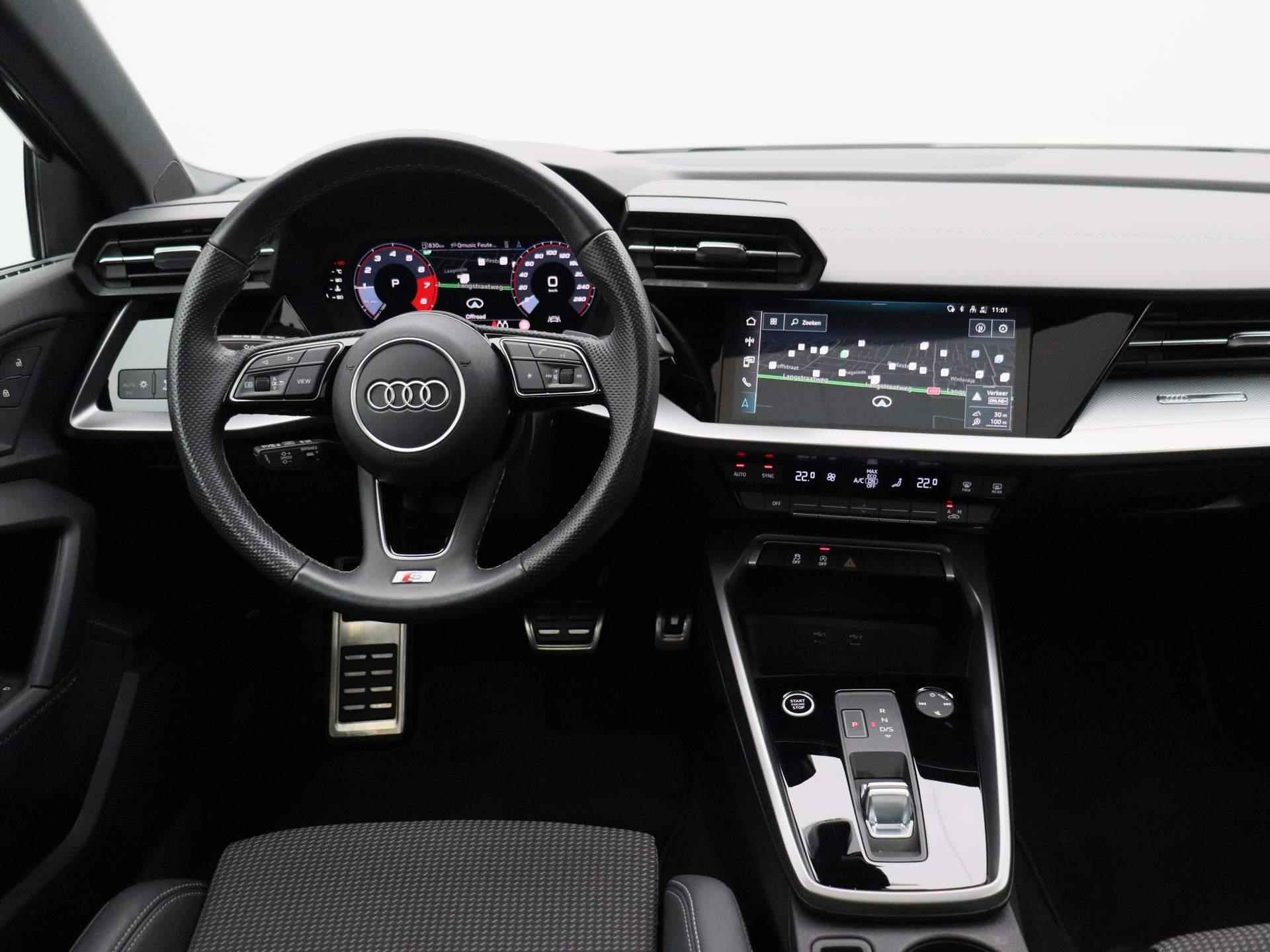 Audi A3 Limousine 30 TFSI S edition Automaat | Half-Leder | Navigatie | Airco | Parkeersensoren | 17 Inch Velgen | Schuifdak | LED | - 7/47