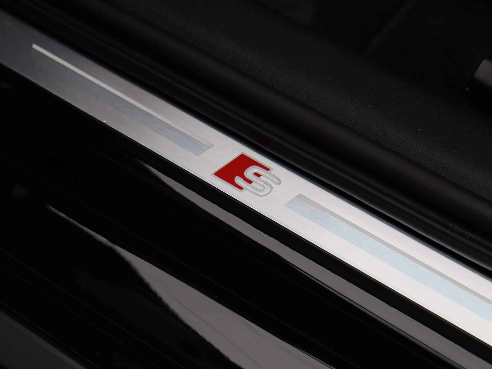 Audi A3 Limousine 30 TFSI S edition Automaat | Half-Leder | Navigatie | Airco | Parkeersensoren | 17 Inch Velgen | Schuifdak | LED | - 35/47