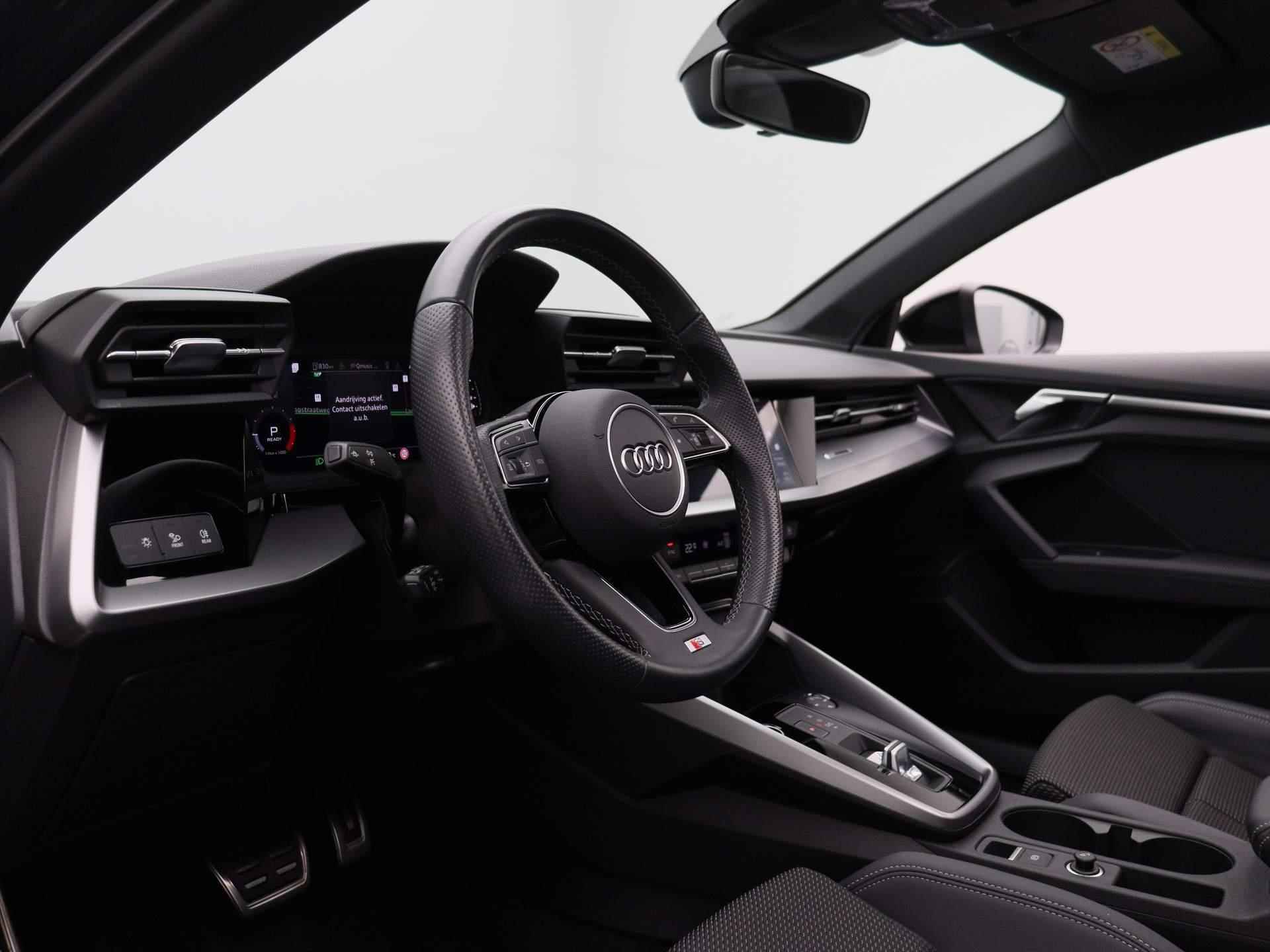 Audi A3 Limousine 30 TFSI S edition Automaat | Half-Leder | Navigatie | Airco | Parkeersensoren | 17 Inch Velgen | Schuifdak | LED | - 37/47