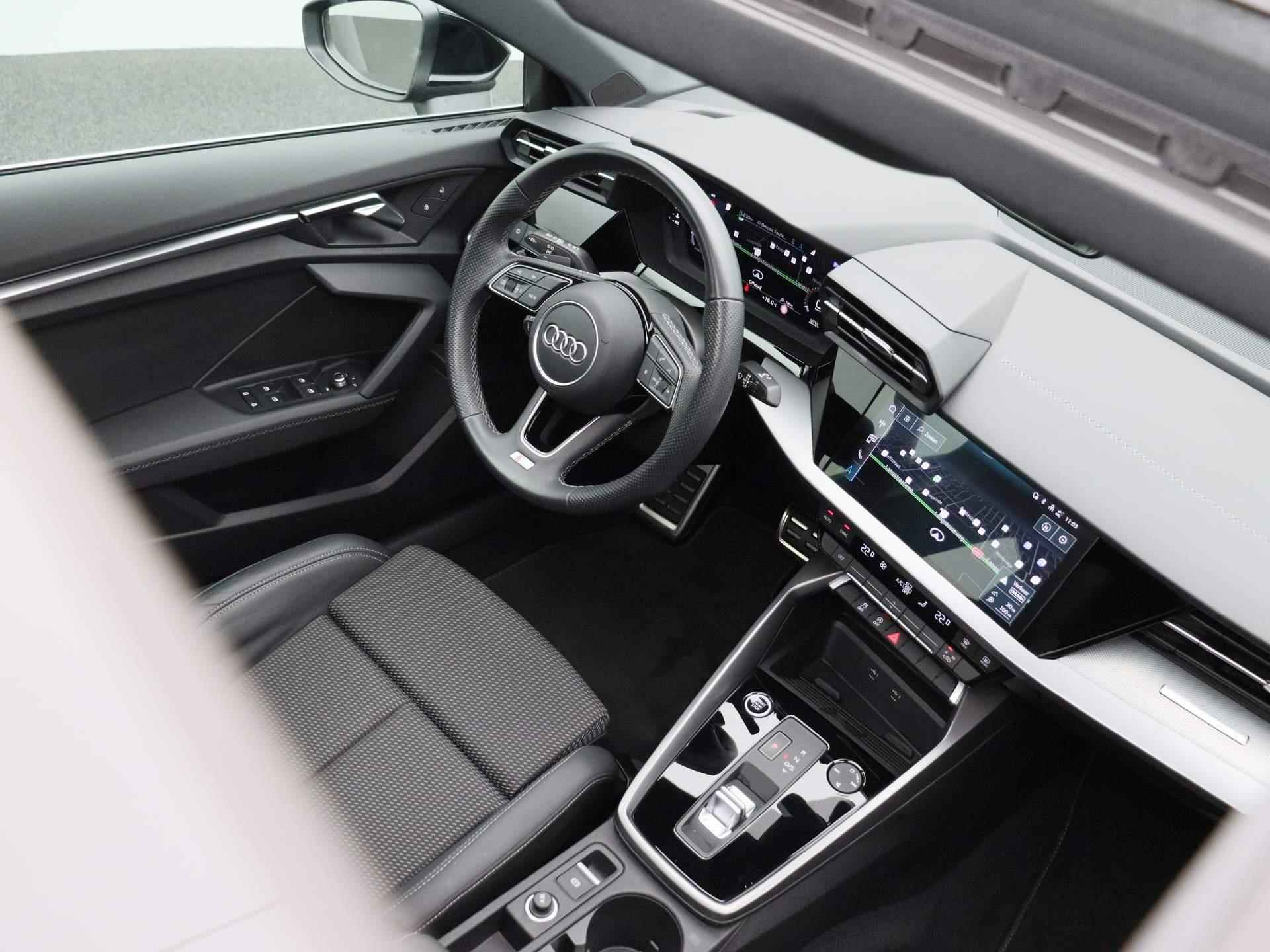 Audi A3 Limousine 30 TFSI S edition Automaat | Half-Leder | Navigatie | Airco | Parkeersensoren | 17 Inch Velgen | Schuifdak | LED | - 42/47