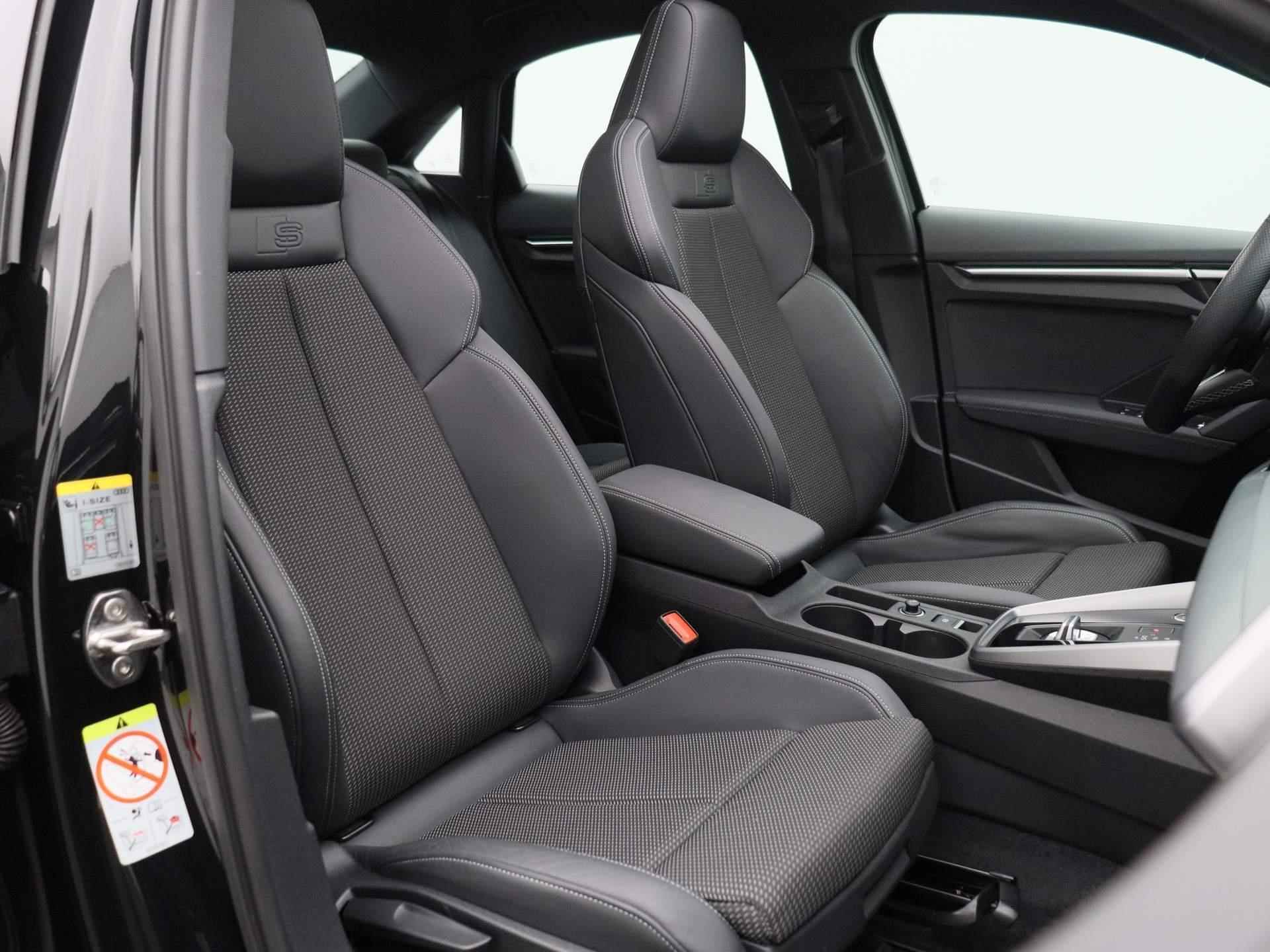 Audi A3 Limousine 30 TFSI S edition Automaat | Half-Leder | Navigatie | Airco | Parkeersensoren | 17 Inch Velgen | Schuifdak | LED | - 43/47