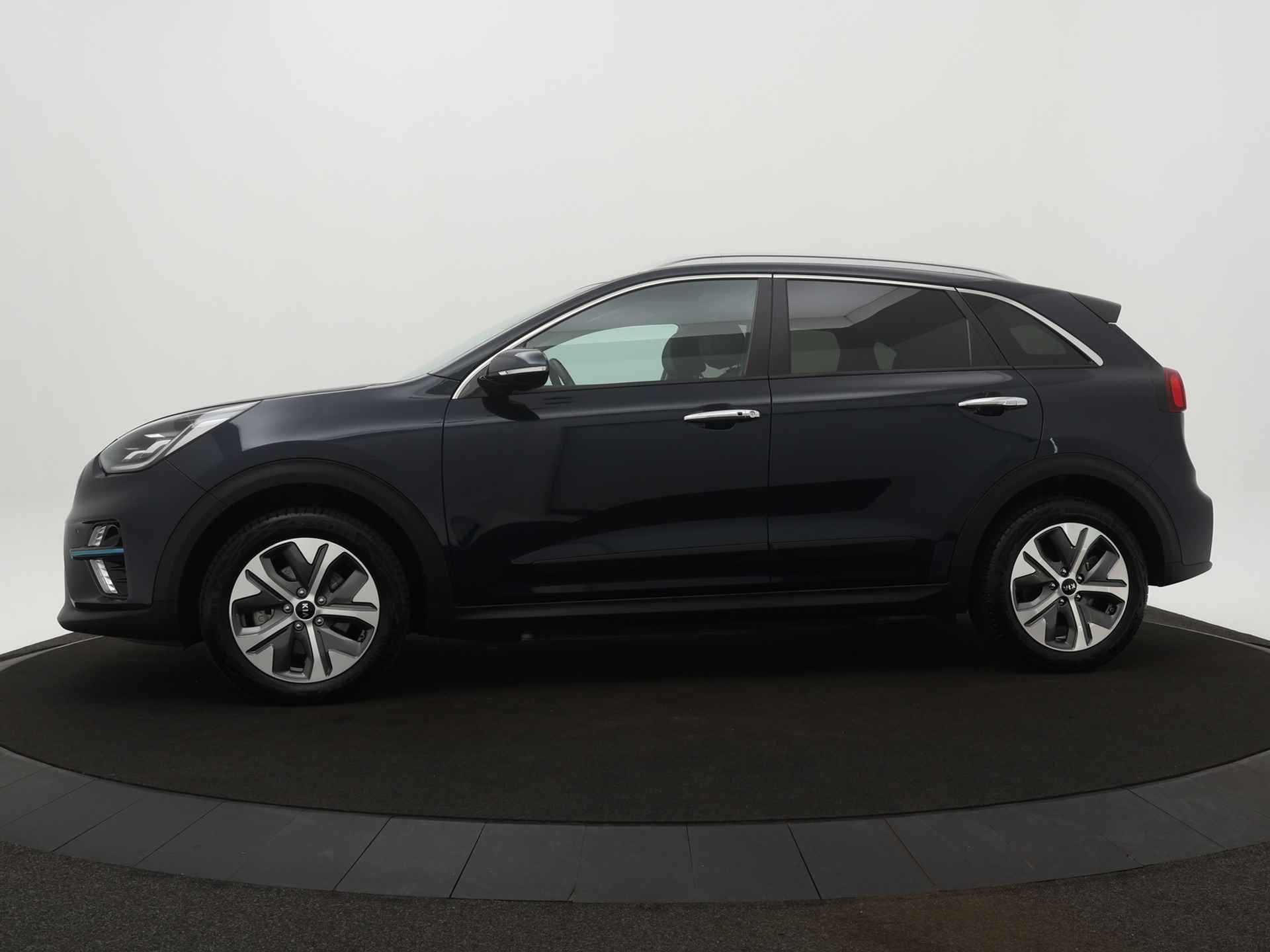 Kia e-Niro DynamicPlusLine 64 kWh *€2000 Subsidie beschikbaar* - Stoel-/stuurwielverwarming - Schuif-/kanteldak - Led Koplampen - Fabrieksgarantie tot 08-2028 - 4/49