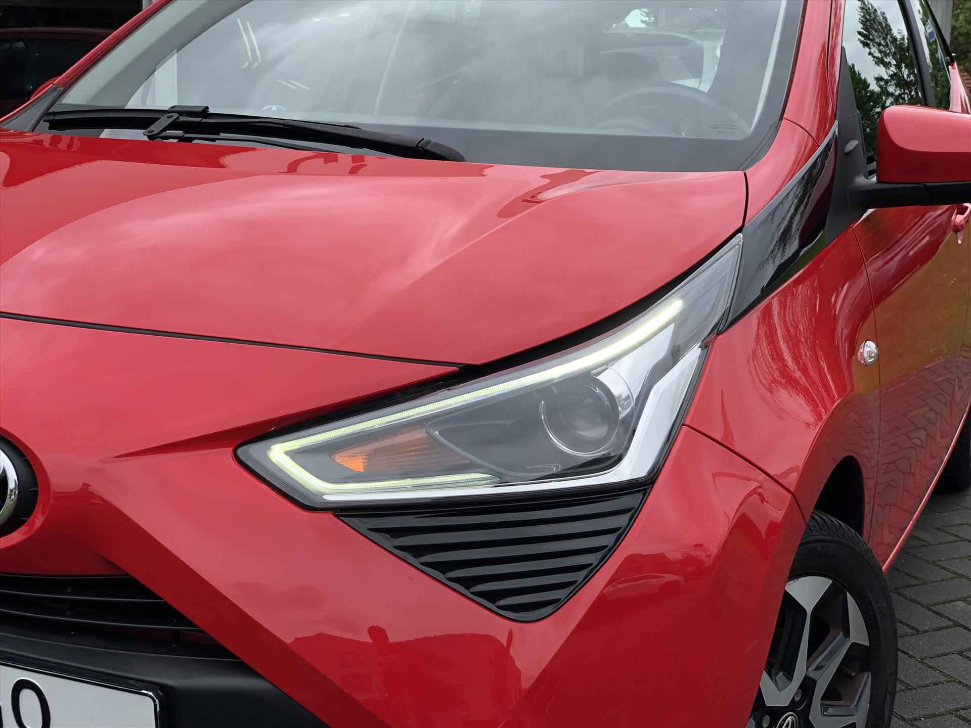 Toyota Aygo 1.0 VVT-i 5D x-joy | Apple CarPlay/Android Auto, Lichtmetalen velgen, Parkeercamera, Stuurbediening, Snelheidsbegrenzer - 4/31
