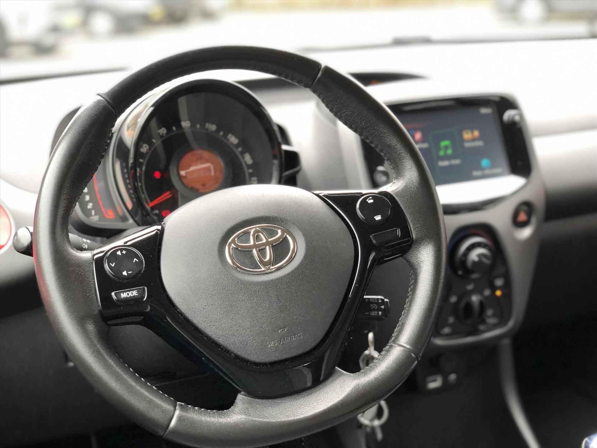 Toyota Aygo 1.0 VVT-i 5D x-joy | Apple CarPlay/Android Auto, Lichtmetalen velgen, Parkeercamera, Stuurbediening, Snelheidsbegrenzer - 12/31
