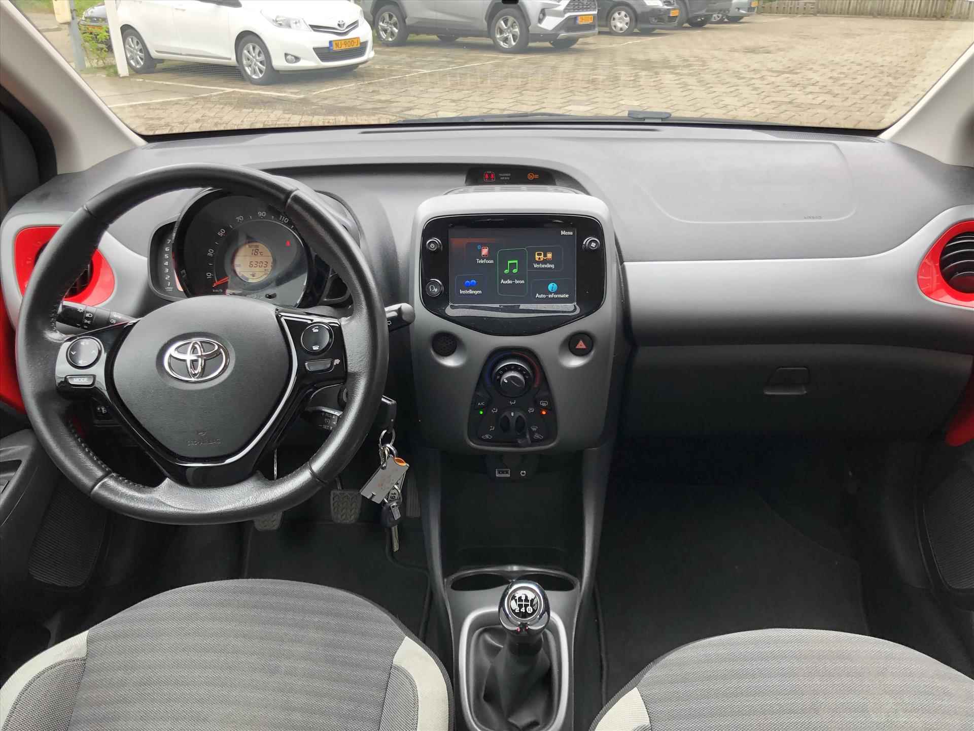 Toyota Aygo 1.0 VVT-i 5D x-joy | Apple CarPlay/Android Auto, Lichtmetalen velgen, Parkeercamera, Stuurbediening, Snelheidsbegrenzer - 16/31
