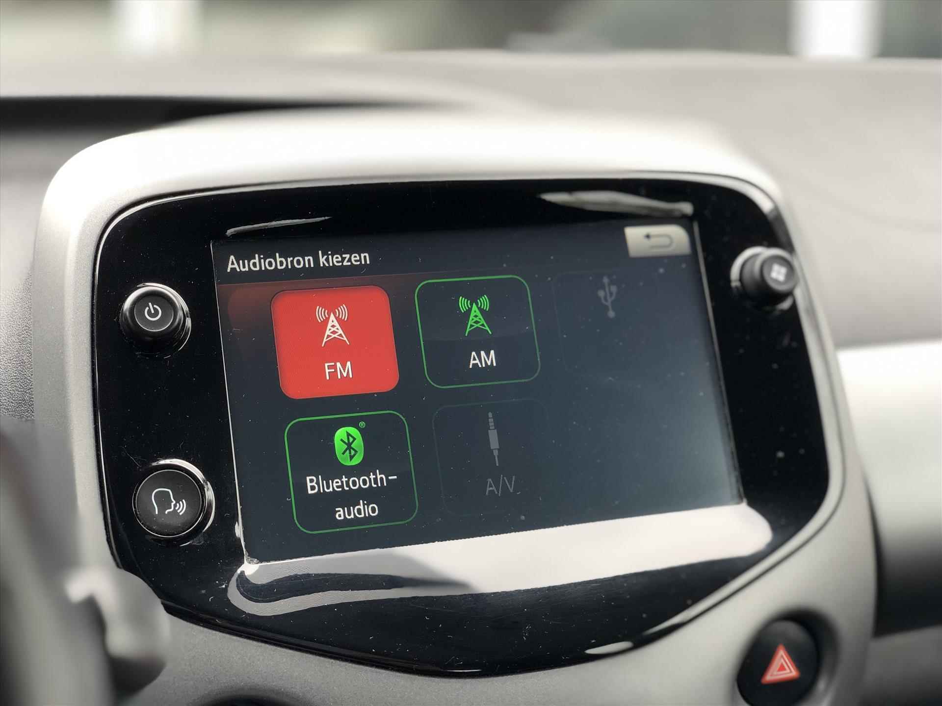 Toyota Aygo 1.0 VVT-i 5D x-joy | Apple CarPlay/Android Auto, Lichtmetalen velgen, Parkeercamera, Stuurbediening, Snelheidsbegrenzer - 19/31