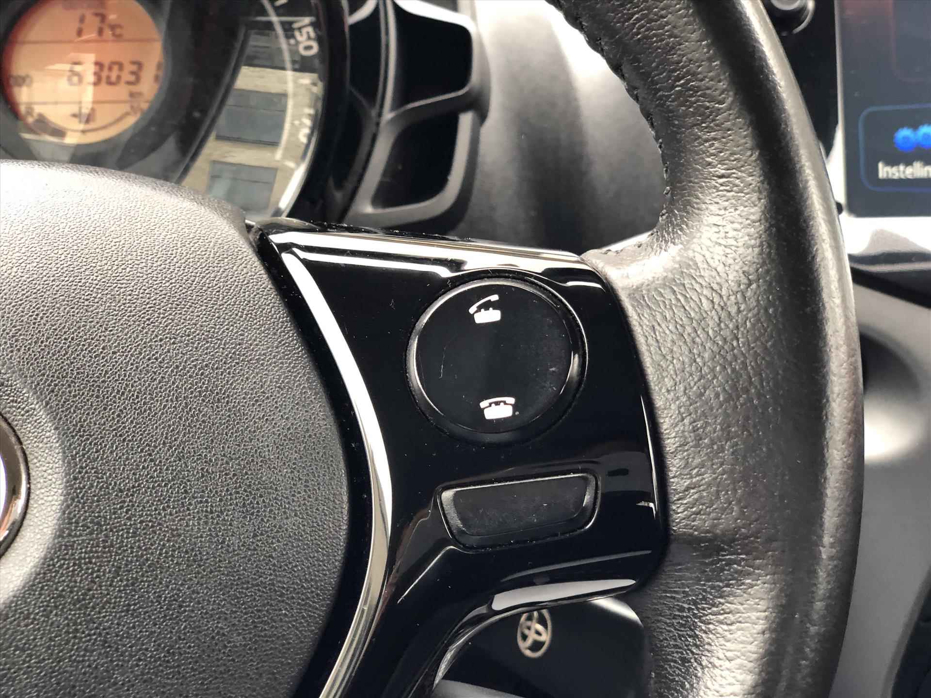 Toyota Aygo 1.0 VVT-i 5D x-joy | Apple CarPlay/Android Auto, Lichtmetalen velgen, Parkeercamera, Stuurbediening, Snelheidsbegrenzer - 26/31