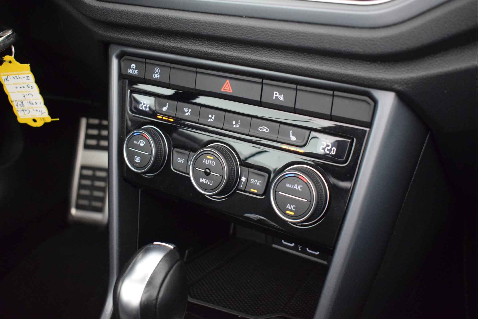 Volkswagen T-Roc Cabrio 1.5 TSI 150pk DSG 2x R-Line Stoelverwarming Virtual Cockpit Led App-Connect - 31/49