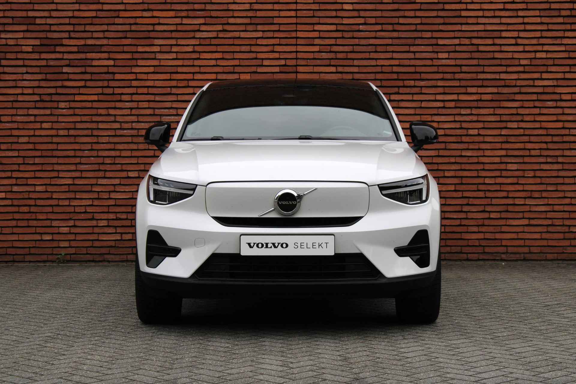 Volvo C40 Single Motor Plus 69 kWh, Getint Glas Achter, Adaptieve Cruise Control, Rijstrooksensor Met Correctie, Achteruitrijcamera, Apple Carplay/Android Auto, Electronic Climate Control, Keyless Entry, LED Koplampen, Navigatiesysteem, Panoramadak, Verwarmbaar Stuurwiel, Verwarmbare Voorstoelen, Warmtepomp - 16/20