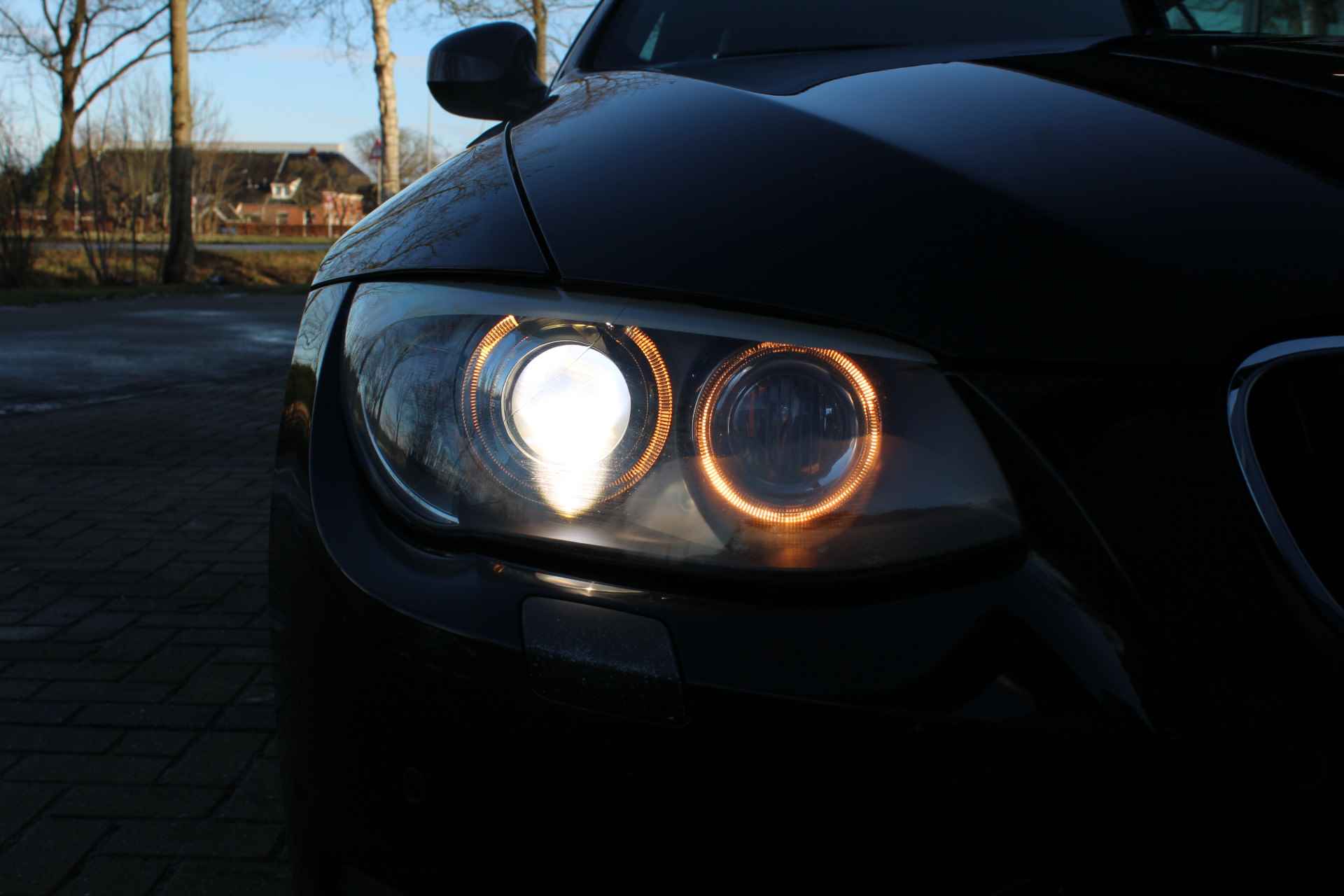 BMW 3 Serie Cabrio 318i | Incl. 1 jaar Garantie | Parkeersensoren V+A | Navigatie | Cruise controle | Climate controle  | Stoelverwarming | Elektrisch verstelbare stoelen | Memory stand bestuurdersstoel | Lederen bekleding | Elektrisch cabriolet dak | Angel eyes | 16 Inch LMV | - 15/57