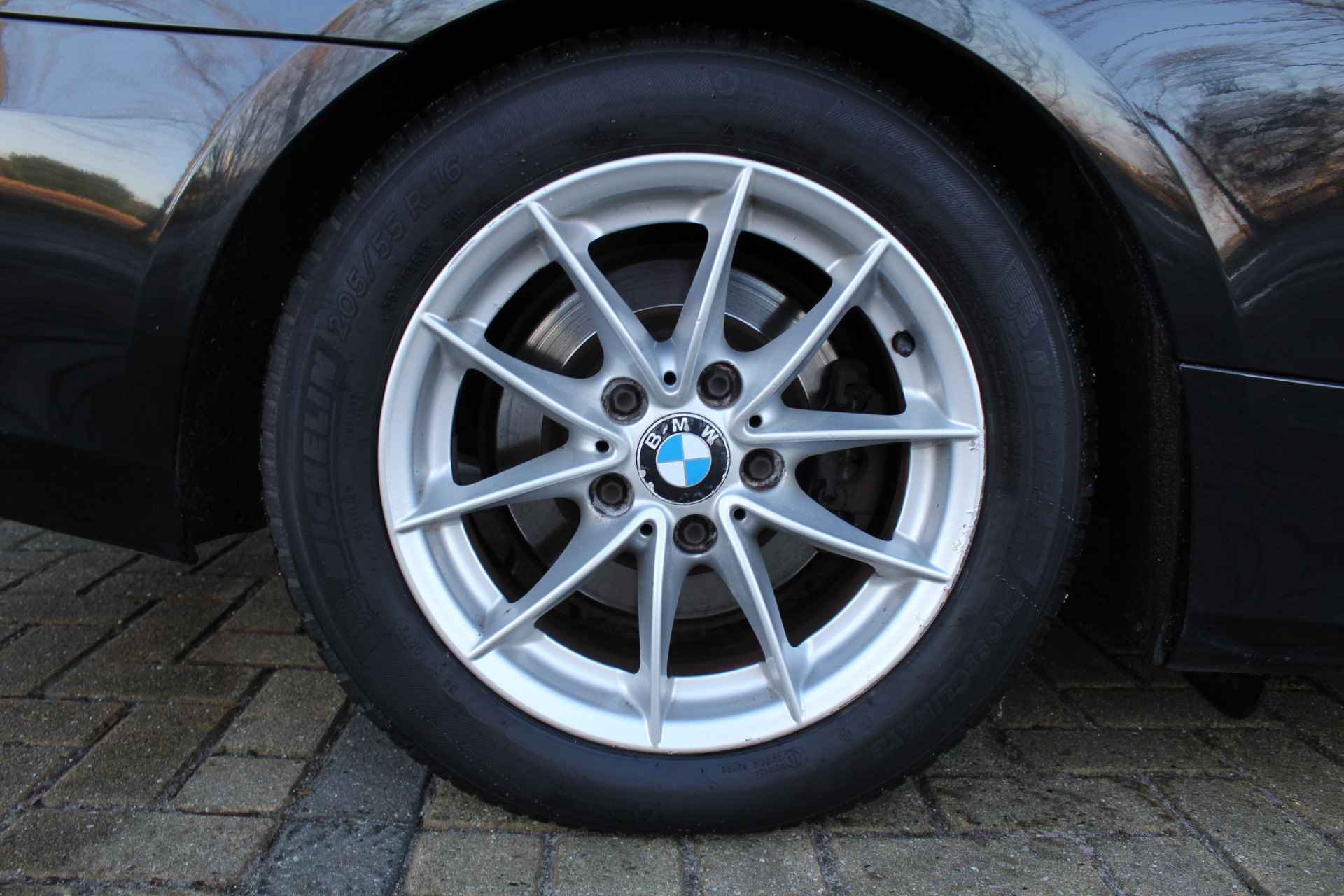BMW 3 Serie Cabrio 318i | Incl. 1 jaar Garantie | Parkeersensoren V+A | Navigatie | Cruise controle | Climate controle  | Stoelverwarming | Elektrisch verstelbare stoelen | Memory stand bestuurdersstoel | Lederen bekleding | Elektrisch cabriolet dak | Angel eyes | 16 Inch LMV | - 16/57