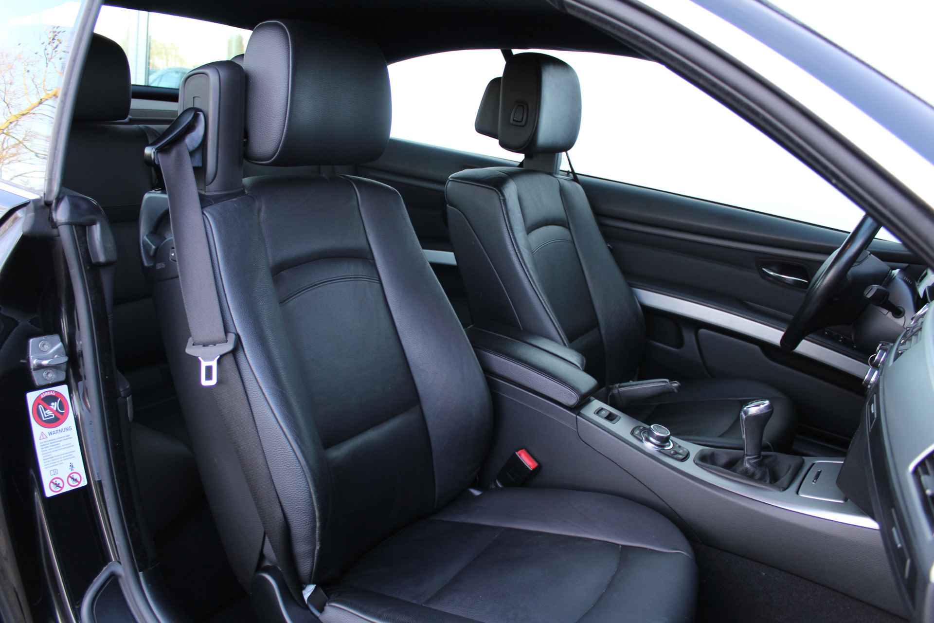 BMW 3 Serie Cabrio 318i | Incl. 1 jaar Garantie | Parkeersensoren V+A | Navigatie | Cruise controle | Climate controle  | Stoelverwarming | Elektrisch verstelbare stoelen | Memory stand bestuurdersstoel | Lederen bekleding | Elektrisch cabriolet dak | Angel eyes | 16 Inch LMV | - 31/57