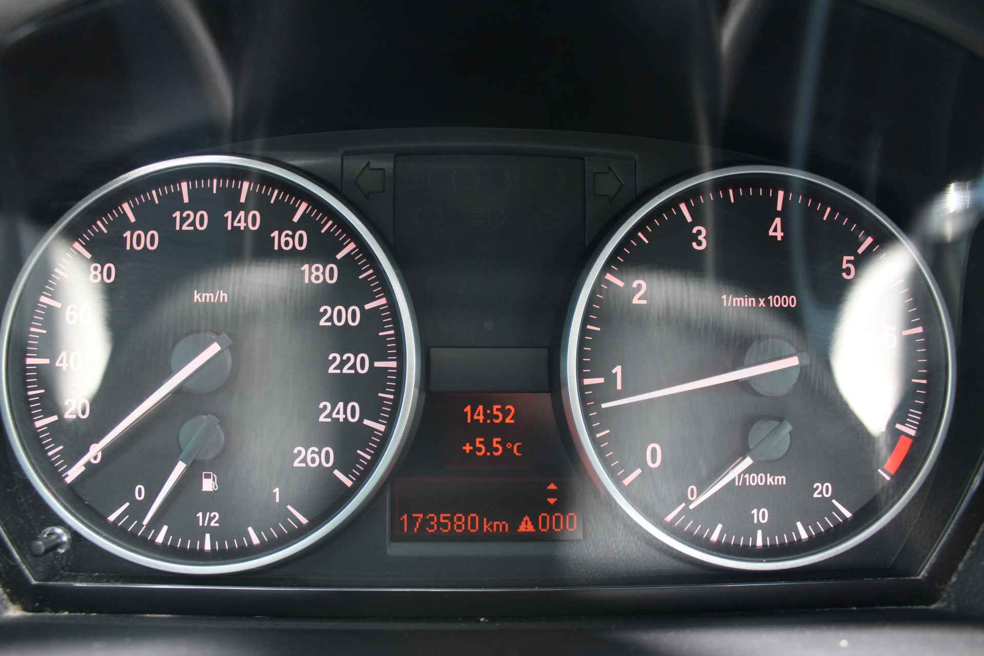 BMW 3 Serie Cabrio 318i | Incl. 1 jaar Garantie | Parkeersensoren V+A | Navigatie | Cruise controle | Climate controle  | Stoelverwarming | Elektrisch verstelbare stoelen | Memory stand bestuurdersstoel | Lederen bekleding | Elektrisch cabriolet dak | Angel eyes | 16 Inch LMV | - 39/57