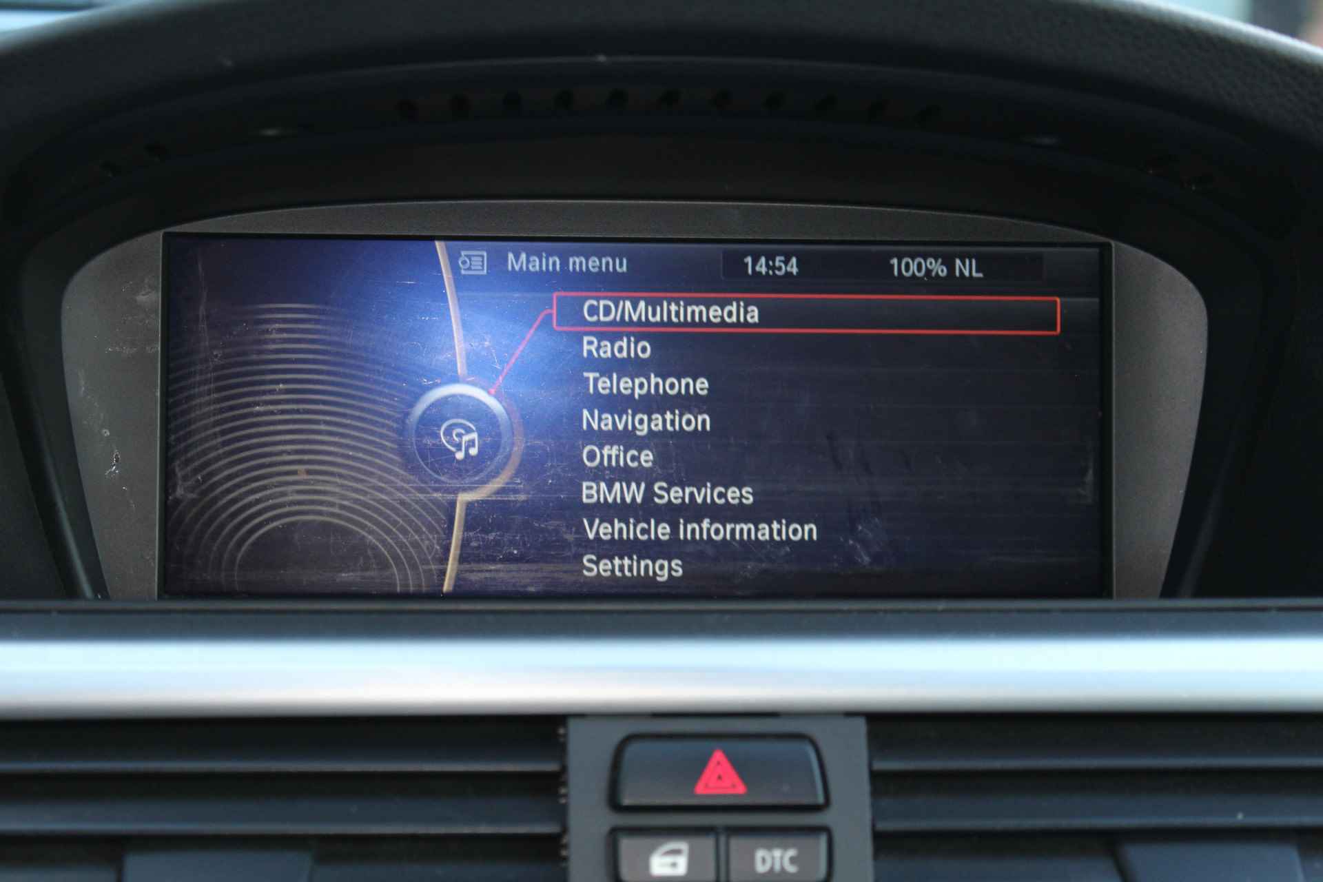 BMW 3 Serie Cabrio 318i | Incl. 1 jaar Garantie | Parkeersensoren V+A | Navigatie | Cruise controle | Climate controle  | Stoelverwarming | Elektrisch verstelbare stoelen | Memory stand bestuurdersstoel | Lederen bekleding | Elektrisch cabriolet dak | Angel eyes | 16 Inch LMV | - 43/57