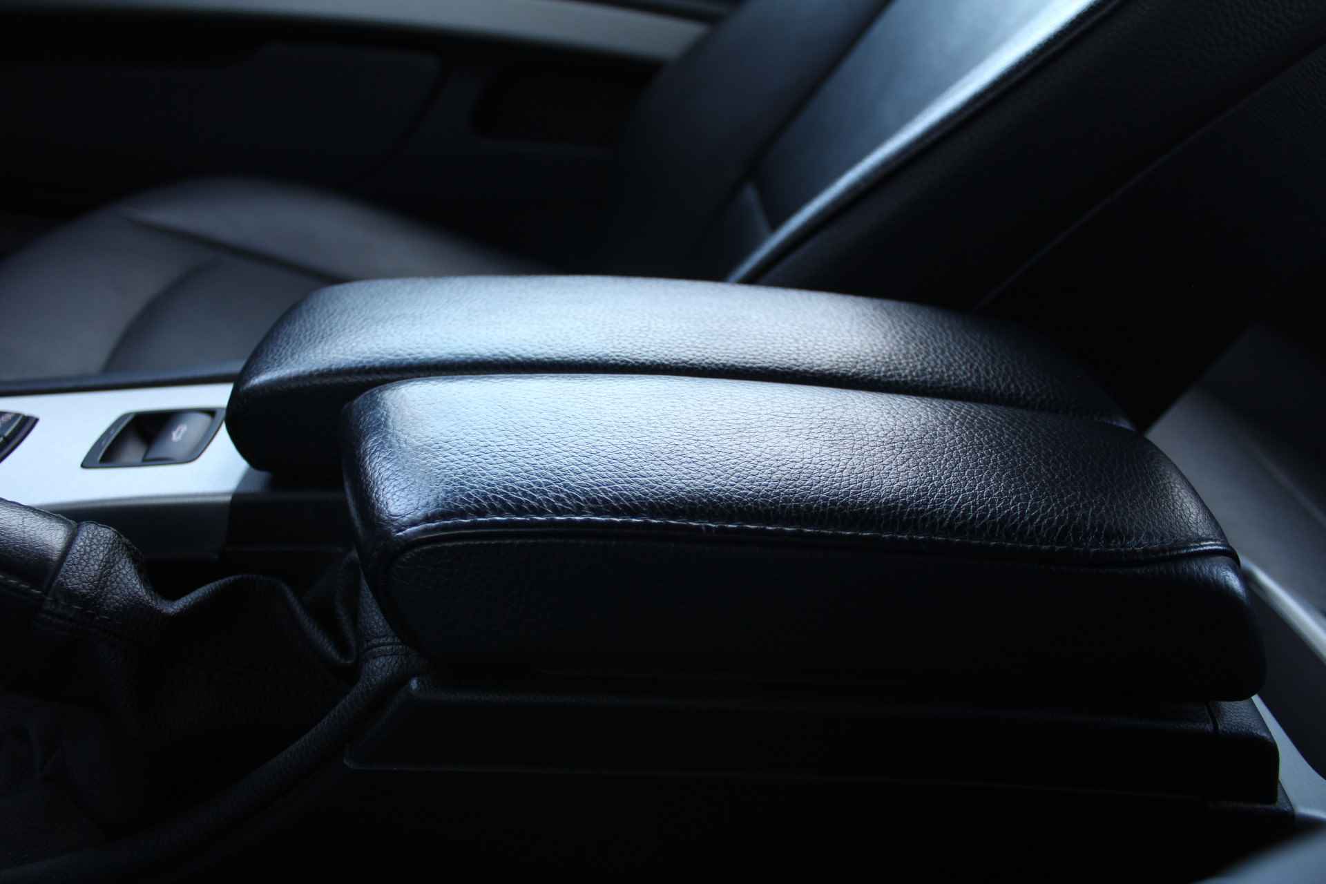 BMW 3 Serie Cabrio 318i | Incl. 1 jaar Garantie | Parkeersensoren V+A | Navigatie | Cruise controle | Climate controle  | Stoelverwarming | Elektrisch verstelbare stoelen | Memory stand bestuurdersstoel | Lederen bekleding | Elektrisch cabriolet dak | Angel eyes | 16 Inch LMV | - 54/57