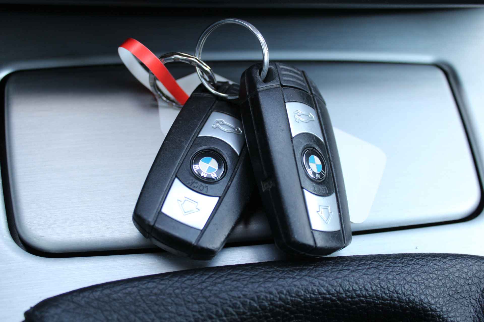 BMW 3 Serie Cabrio 318i | Incl. 1 jaar Garantie | Parkeersensoren V+A | Navigatie | Cruise controle | Climate controle  | Stoelverwarming | Elektrisch verstelbare stoelen | Memory stand bestuurdersstoel | Lederen bekleding | Elektrisch cabriolet dak | Angel eyes | 16 Inch LMV | - 57/57