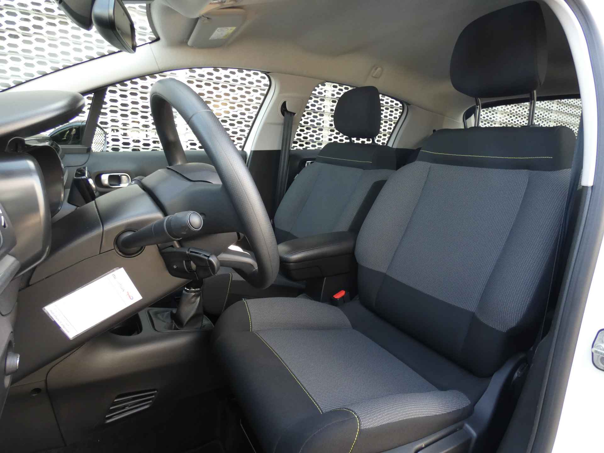 Citroën C3 1.2 82PK Feel Edition ! Parkeerhulp | Navigtie | Apple Carplay | Cruise Control ! - 9/34