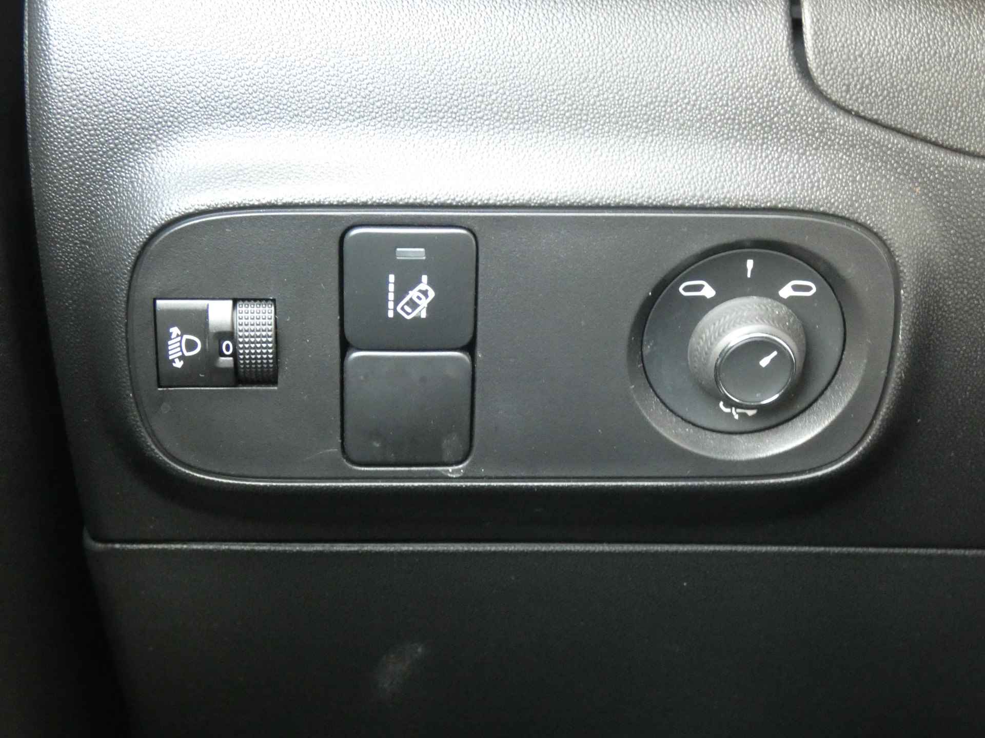 Citroën C3 1.2 82PK Feel Edition ! Parkeerhulp | Navigtie | Apple Carplay | Cruise Control ! - 26/34
