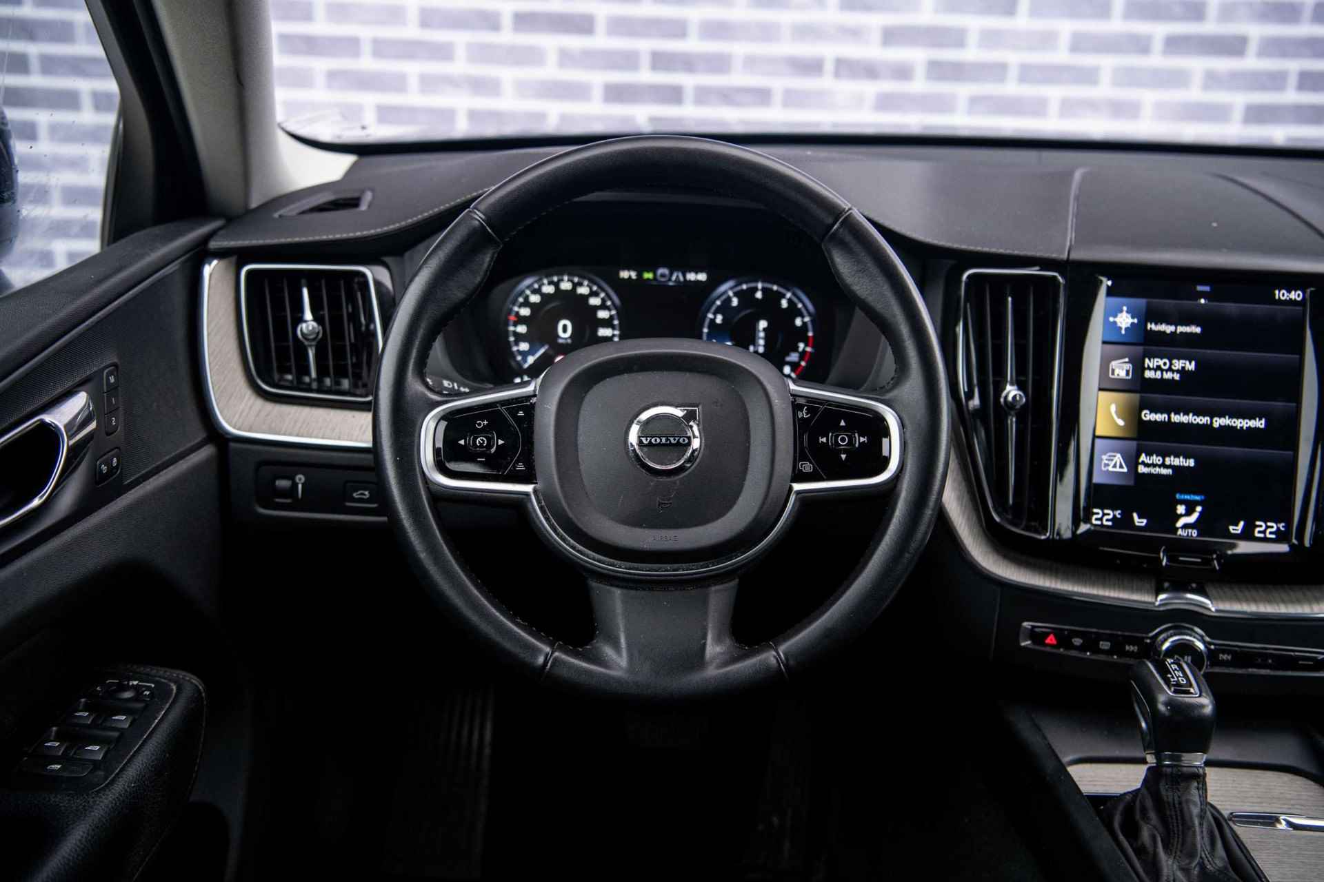 Volvo XC60 2.0 T5 Inscription Fin. € 660 p/m | Navigatie | Leder | CD-Speler | Parkeer Camera | Parkeersensoren V + A | - 5/34