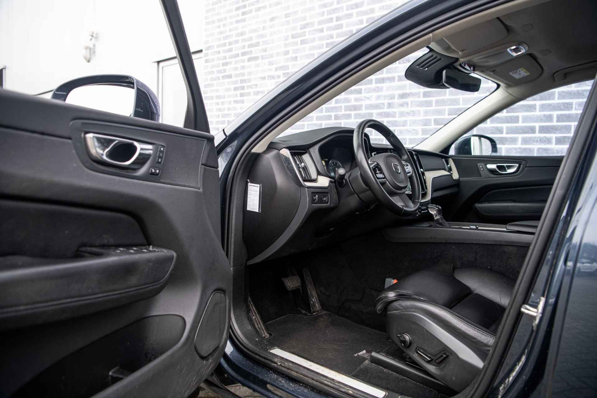 Volvo XC60 2.0 T5 Inscription Fin. € 660 p/m | Navigatie | Leder | CD-Speler | Parkeer Camera | Parkeersensoren V + A | - 19/34