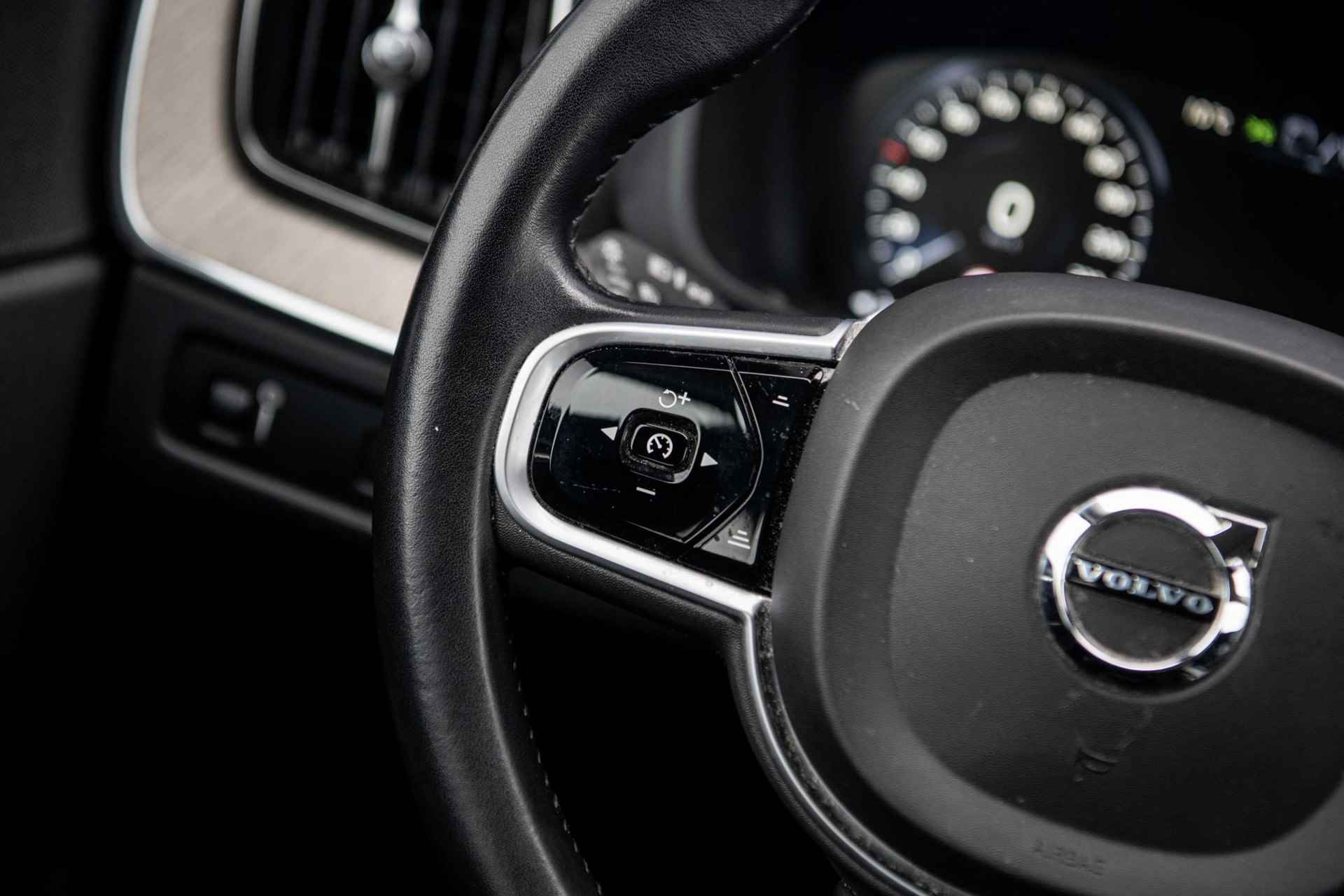 Volvo XC60 2.0 T5 Inscription Fin. € 660 p/m | Navigatie | Leder | CD-Speler | Parkeer Camera | Parkeersensoren V + A | - 28/34