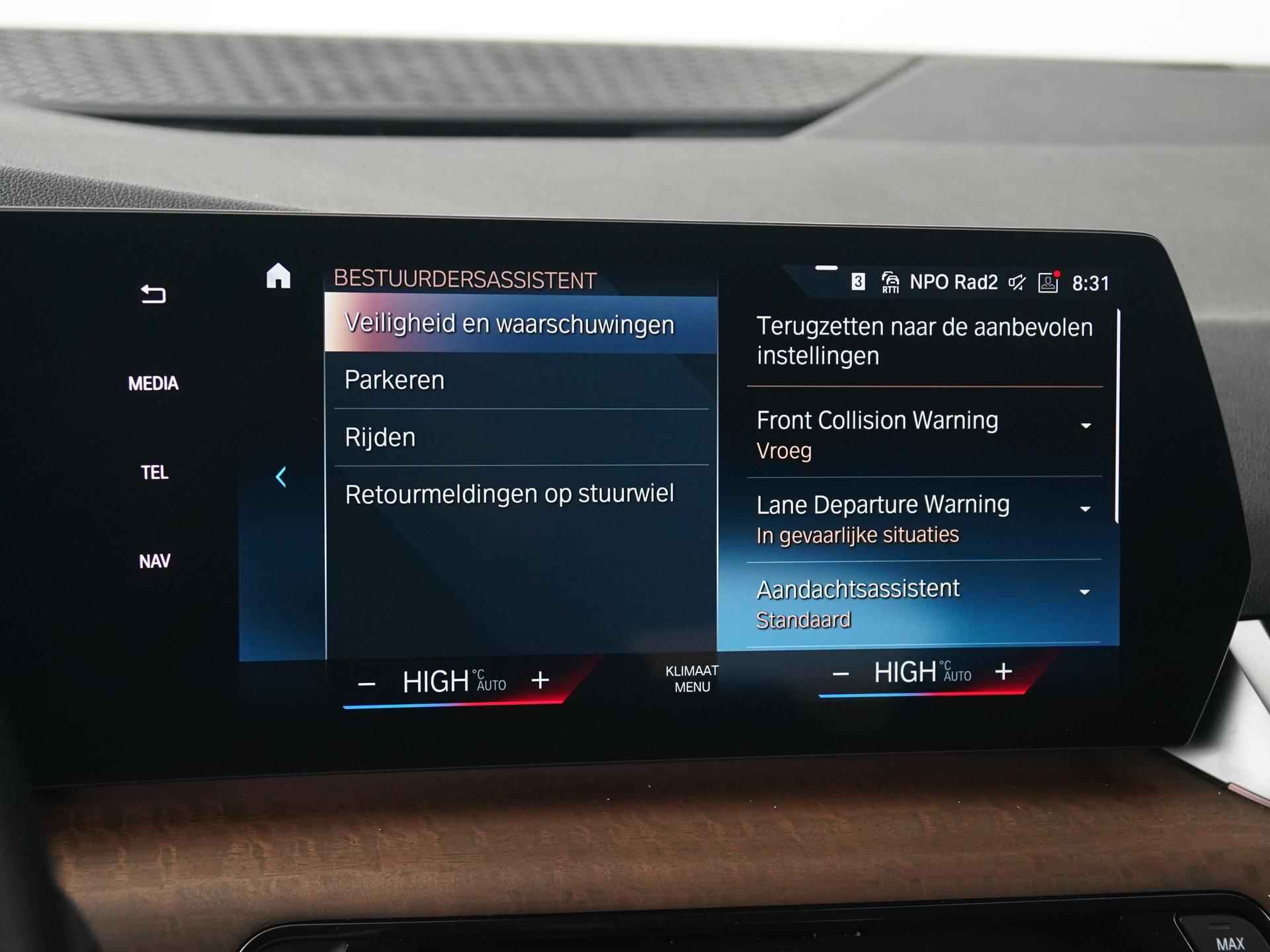 BMW 2-serie Active Tourer 225e xDrive Luxury Line | Leder | Camera | Elek achterklep | Live Cockpit Plus | Zondag Open! - 20/37