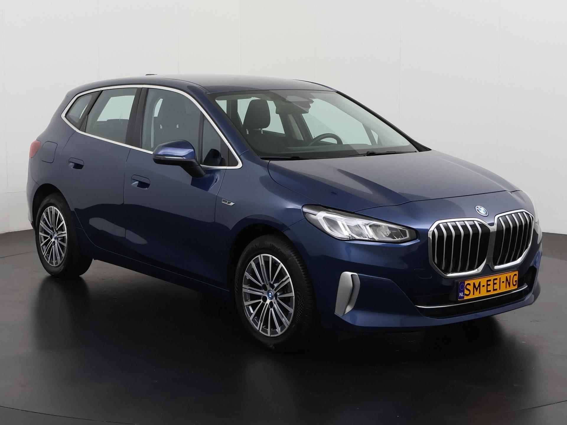 BMW 2-serie Active Tourer 225e xDrive Luxury Line | Leder | Camera | Elek achterklep | Live Cockpit Plus | Zondag Open! - 30/37