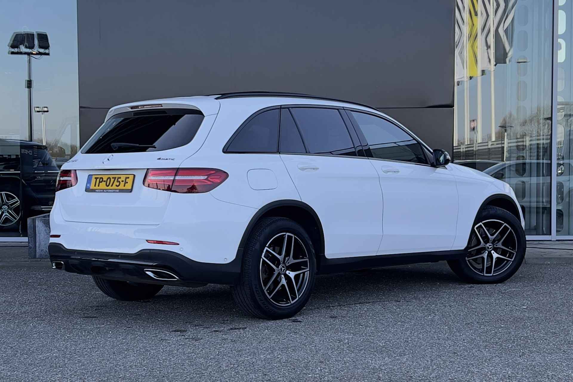 Mercedes-Benz GLC GLC 250 Automaat 4MATIC AMG Line | Nightpakket | Panoramadak | Comand | LED | Stoelverwarming | Trekhaak - 2/26