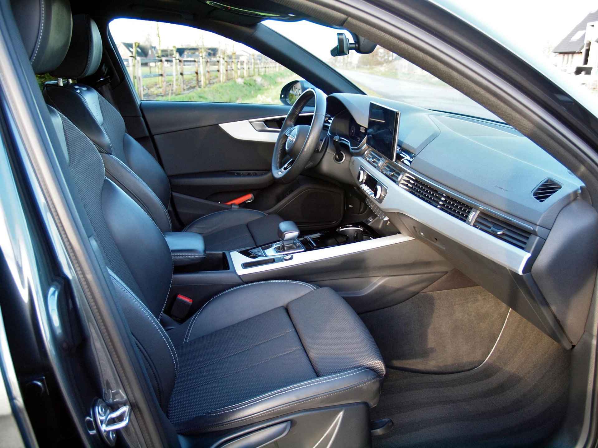 Audi A4 Avant 35 TFSI Launch edition Sport 2x S-Line | Panoramadak | Virtual Cockpit | Apple Carplay | NL-Auto | - 17/36