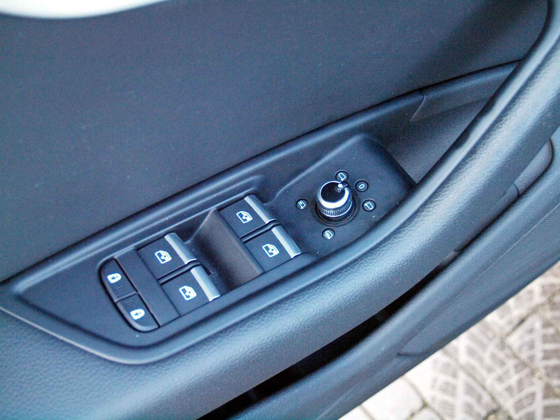 Audi A4 Avant 35 TFSI Launch edition Sport 2x S-Line | Panoramadak | Virtual Cockpit | Apple Carplay | NL-Auto | - 28/36