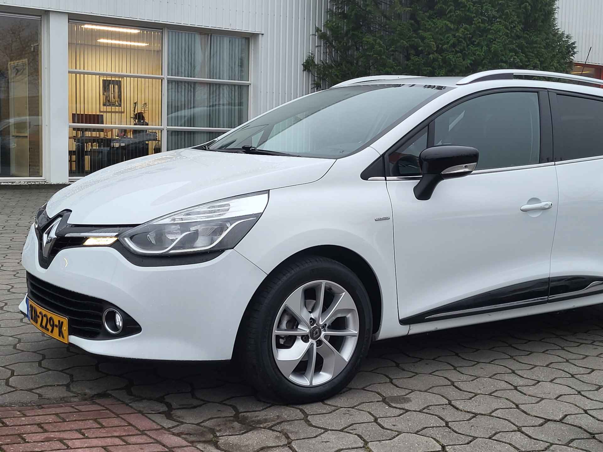 Renault Clio Estate 0.9 TCe Limited R-Link, Rijklaar met beurt & garantie! - 26/30